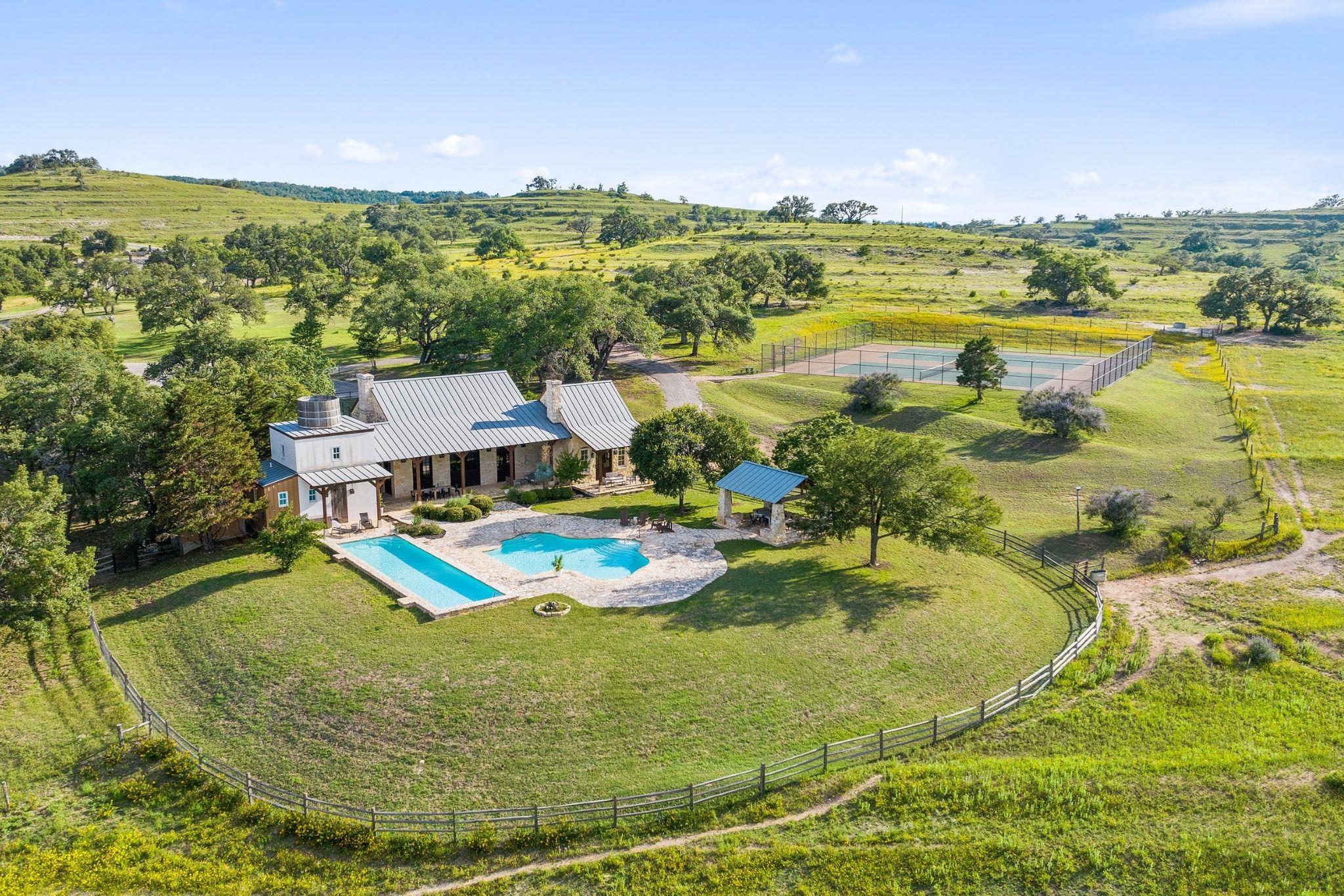 353 Agarita Way, Johnson City, TX 78636