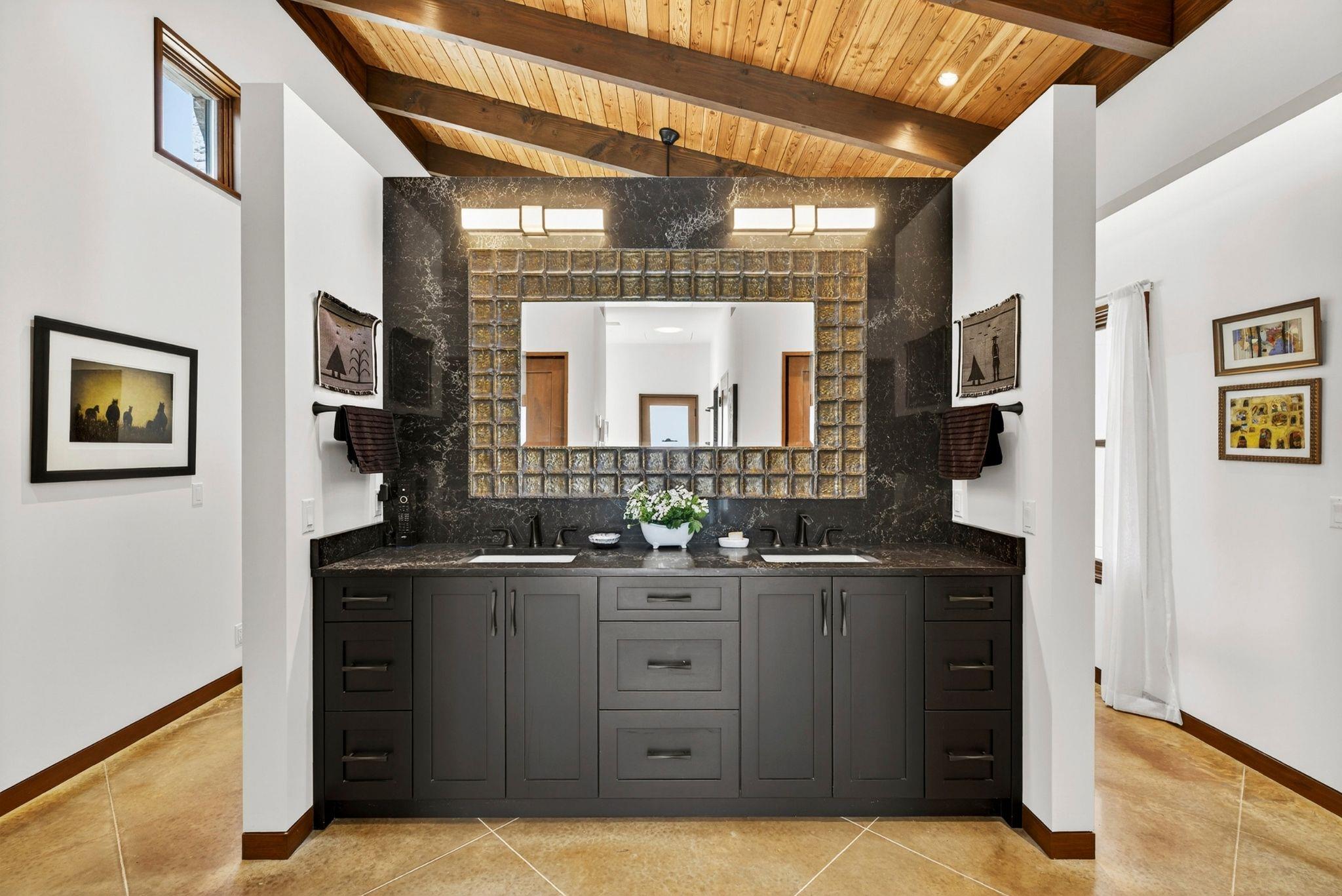 353 Agarita Way, Johnson City, TX 78636