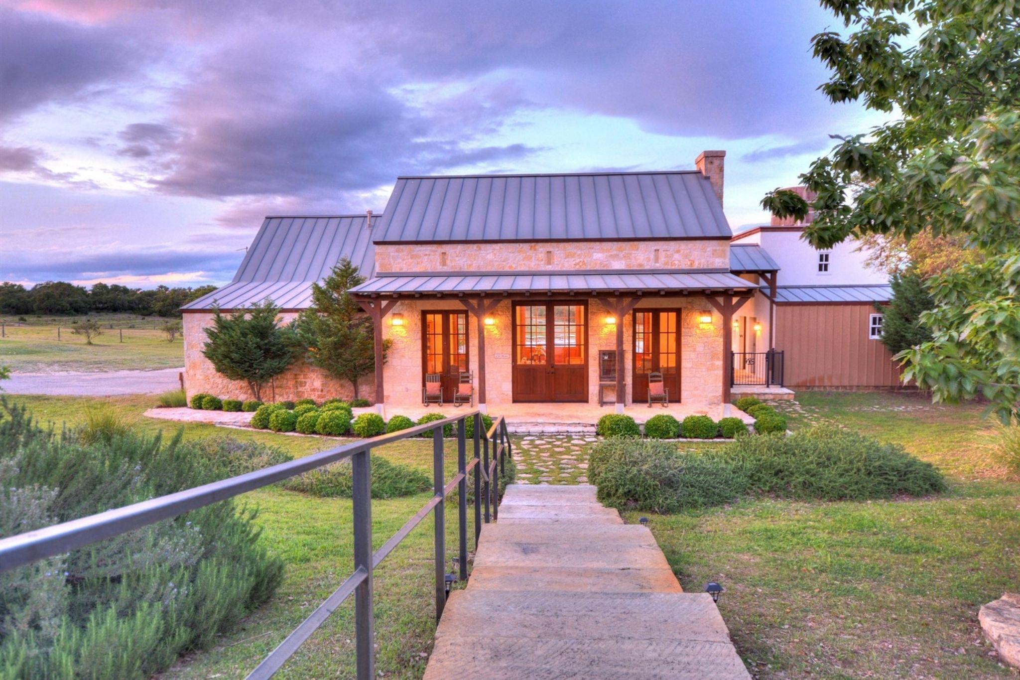 353 Agarita Way, Johnson City, TX 78636