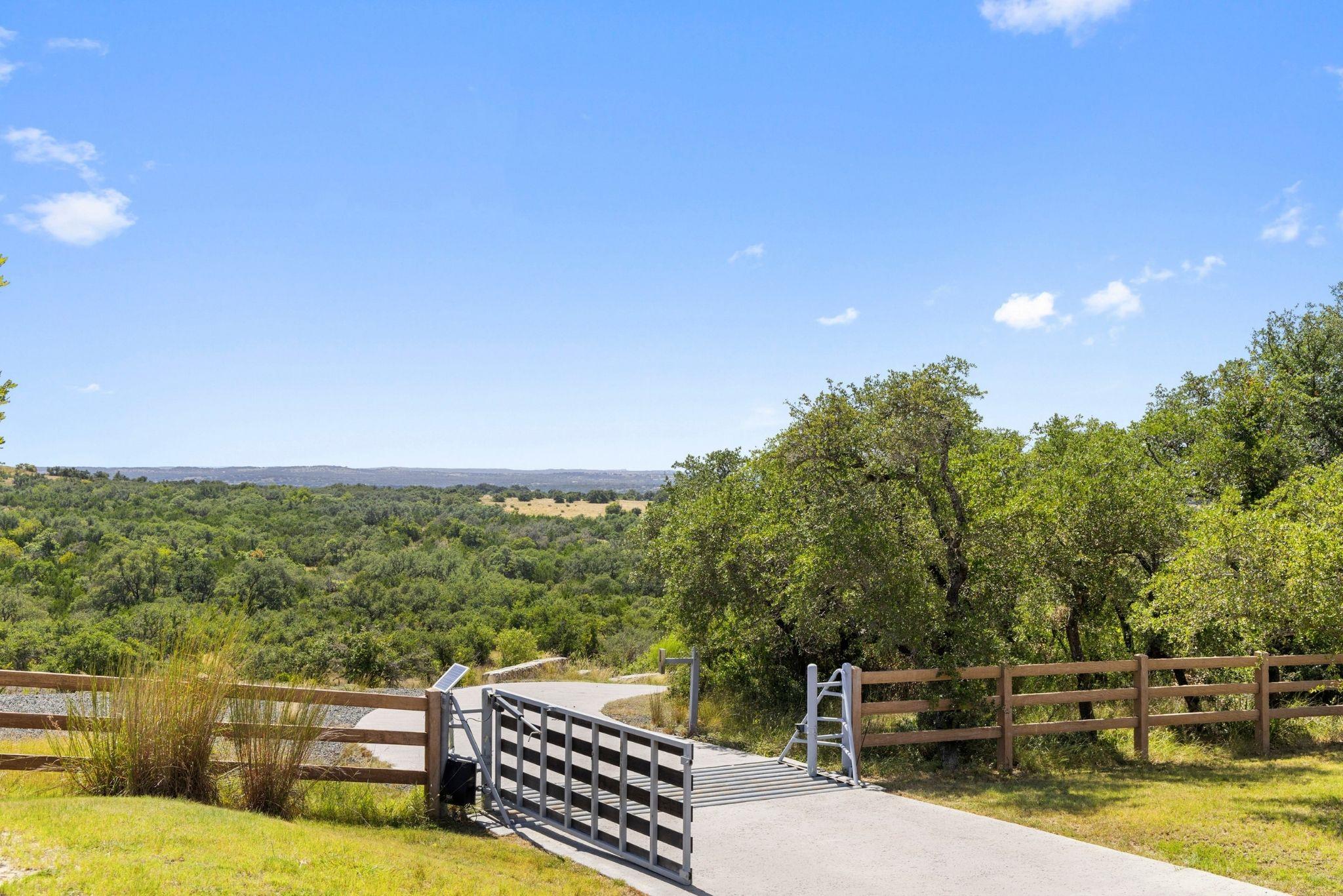 353 Agarita Way, Johnson City, TX 78636