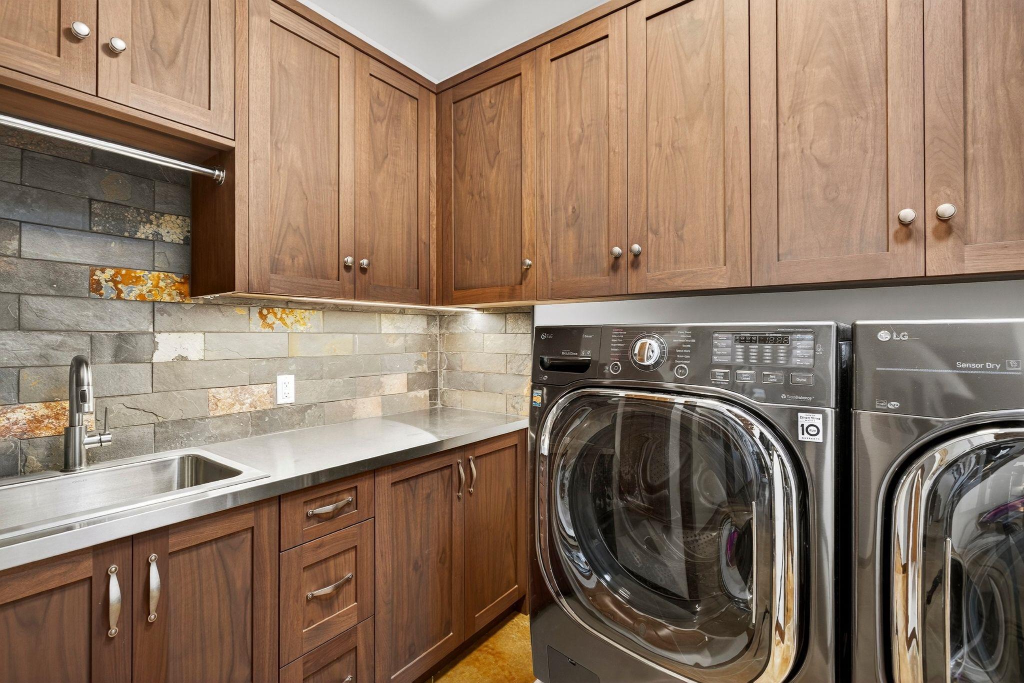 353 Agarita Way, Johnson City, TX 78636