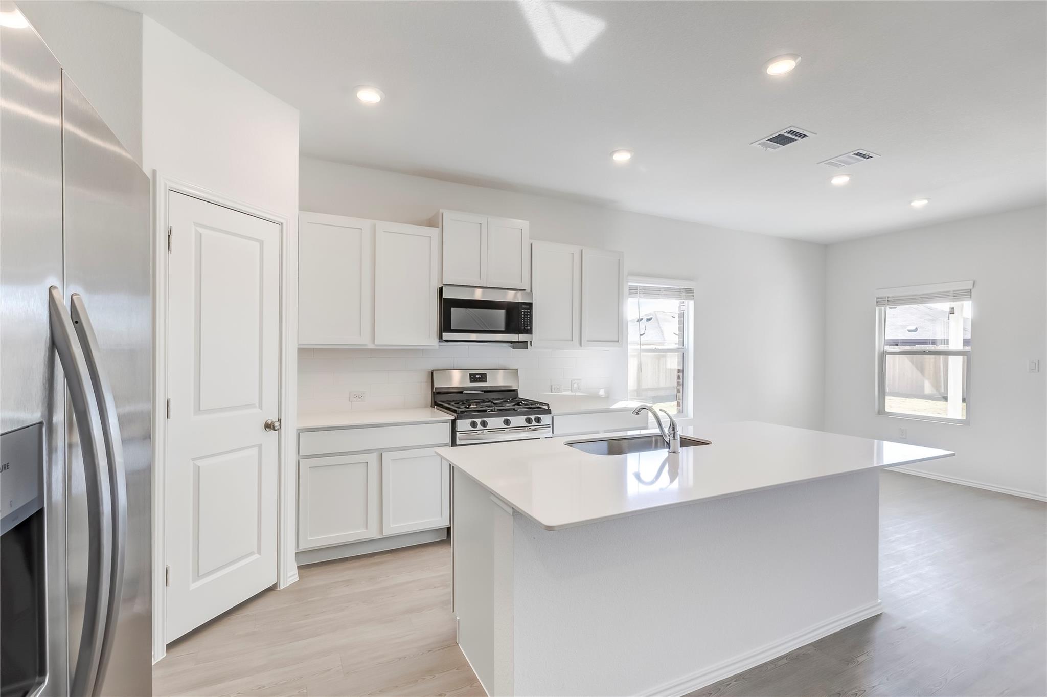 102 Miglia St, Hutto, TX 78634