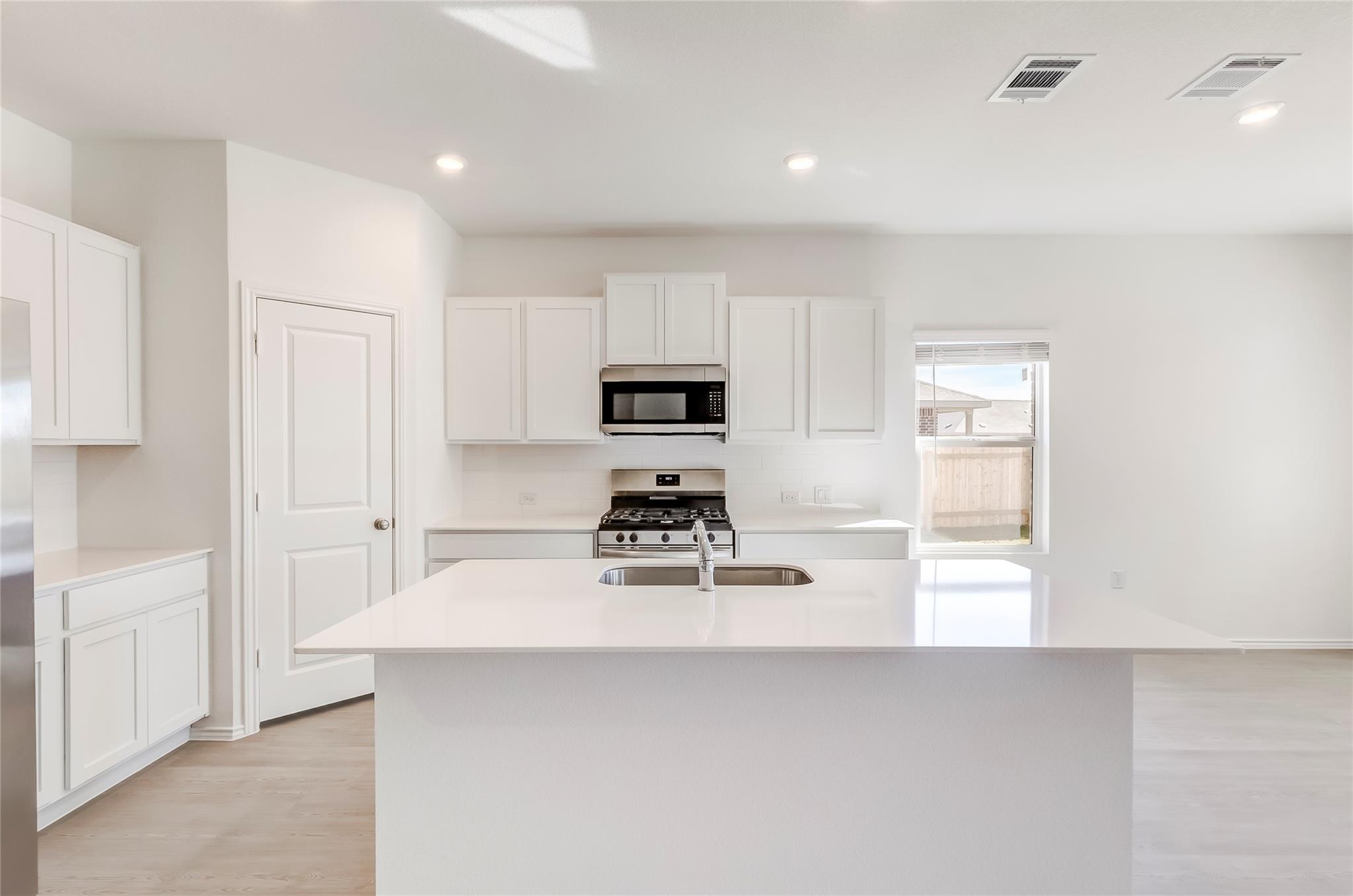 102 Miglia St, Hutto, TX 78634