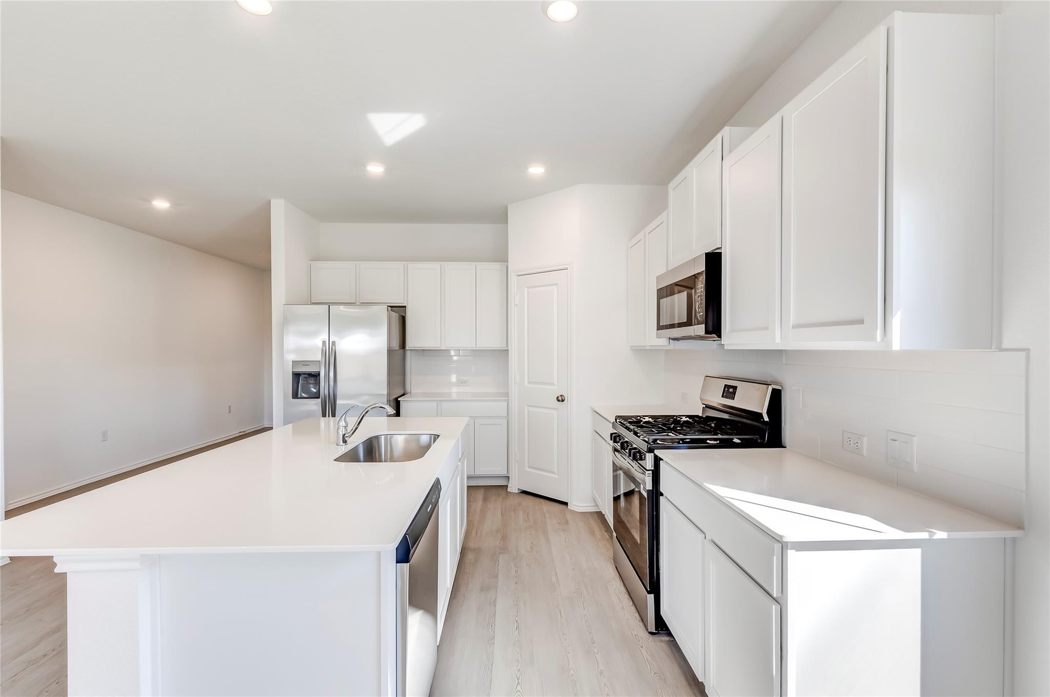 102 Miglia St, Hutto, TX 78634