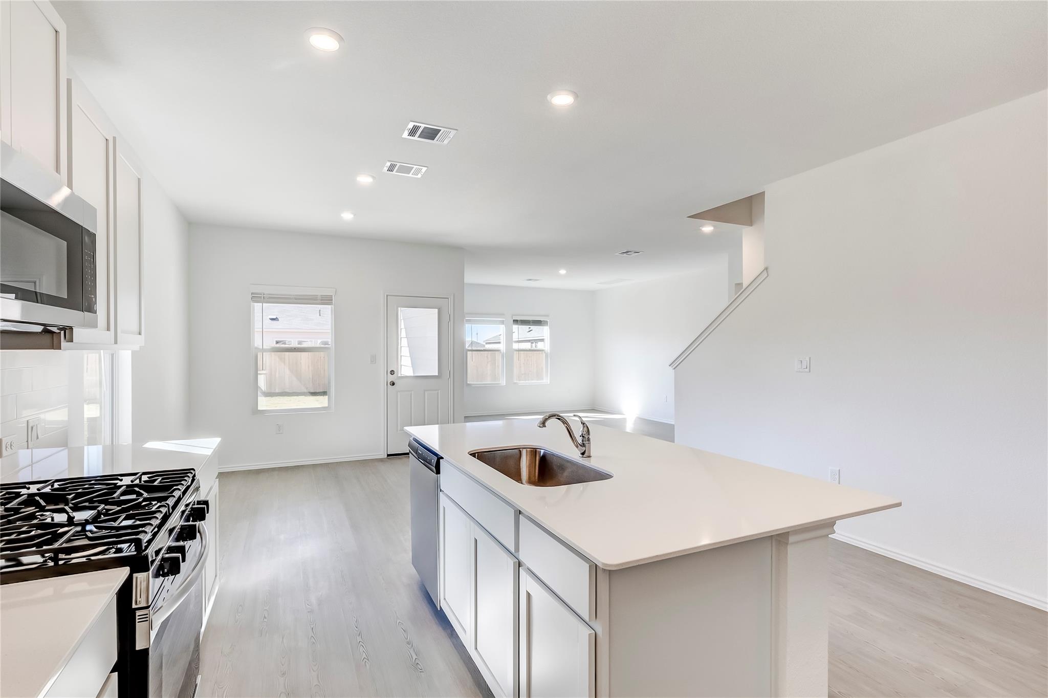 102 Miglia St, Hutto, TX 78634