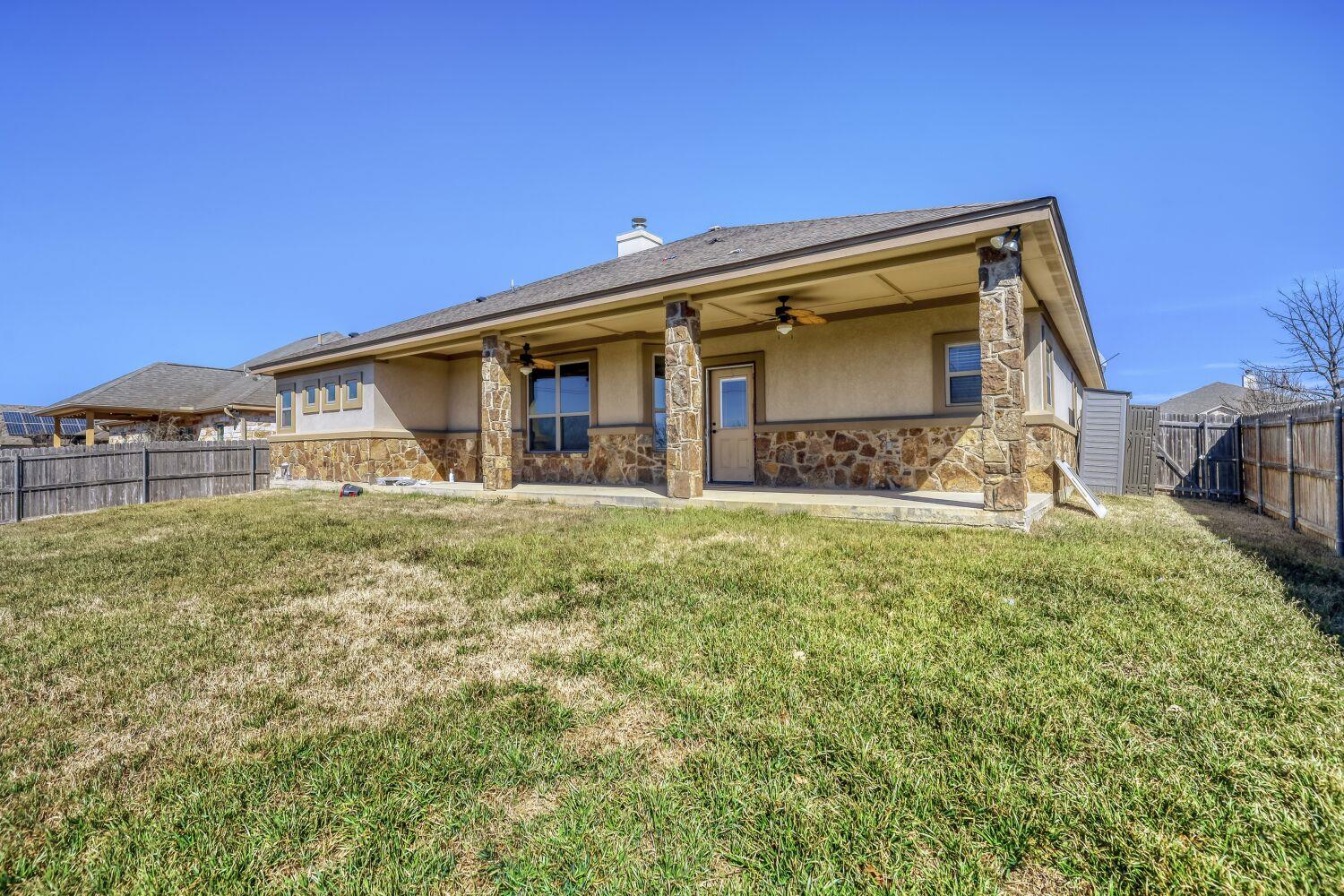 329 Jake Dr, Jarrell, TX 76537