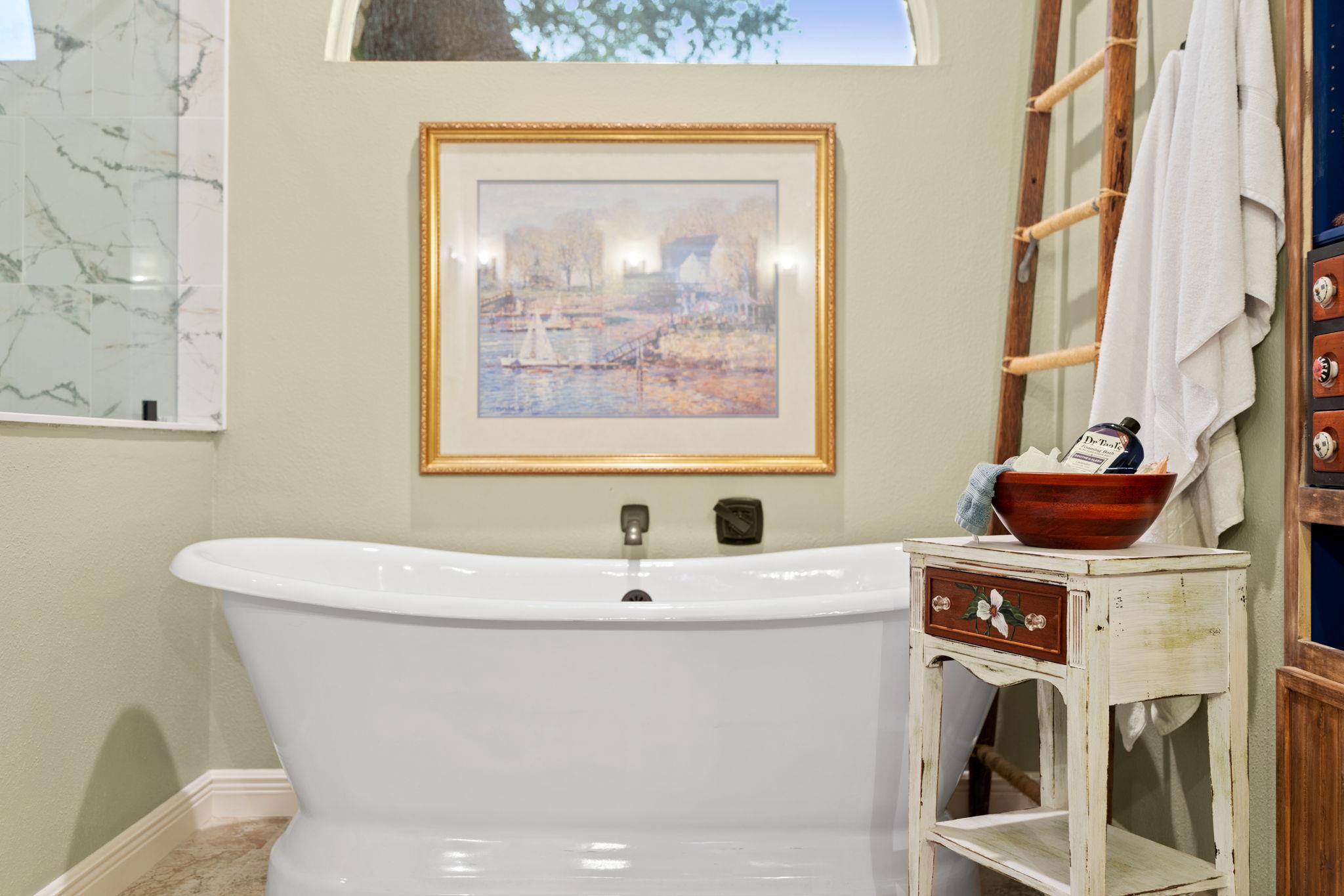 109 Lost Spur, Horseshoe Bay, TX 78657