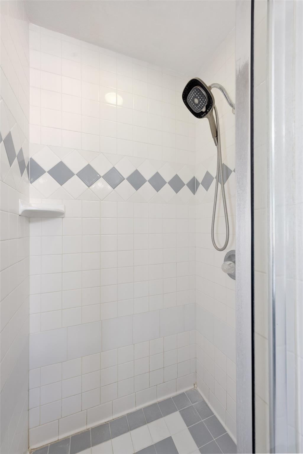 810 Meadow Oaks Dr, Dripping Springs, TX 78620