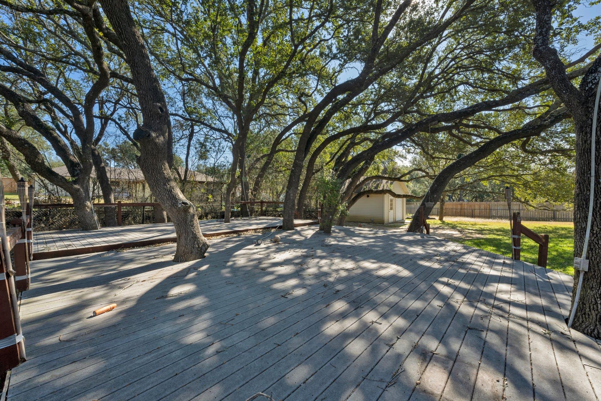 810 Meadow Oaks Dr, Dripping Springs, TX 78620