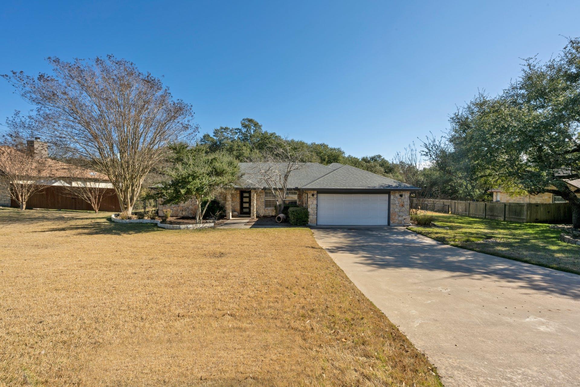 810 Meadow Oaks Dr, Dripping Springs, TX 78620