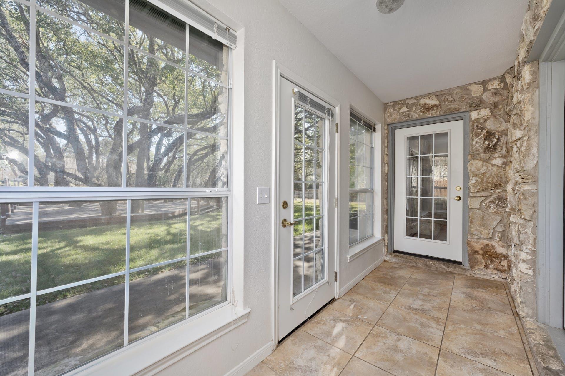 810 Meadow Oaks Dr, Dripping Springs, TX 78620