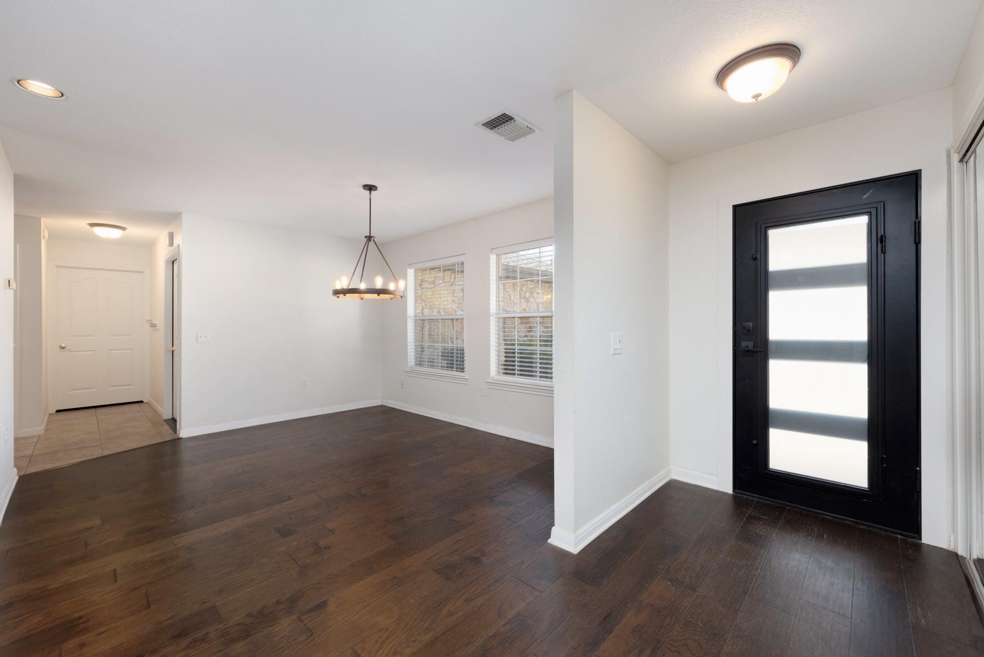 810 Meadow Oaks Dr, Dripping Springs, TX 78620