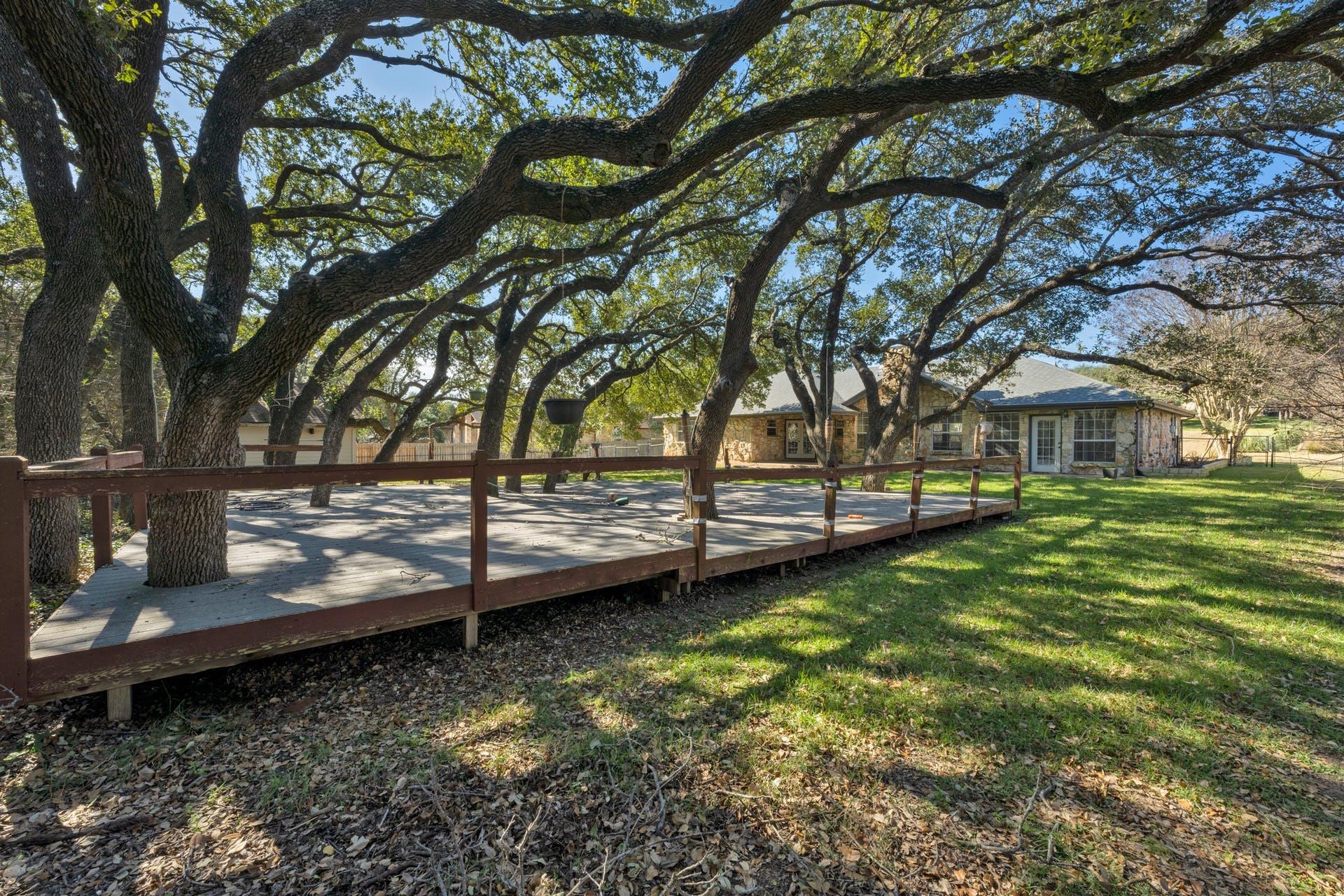810 Meadow Oaks Dr, Dripping Springs, TX 78620
