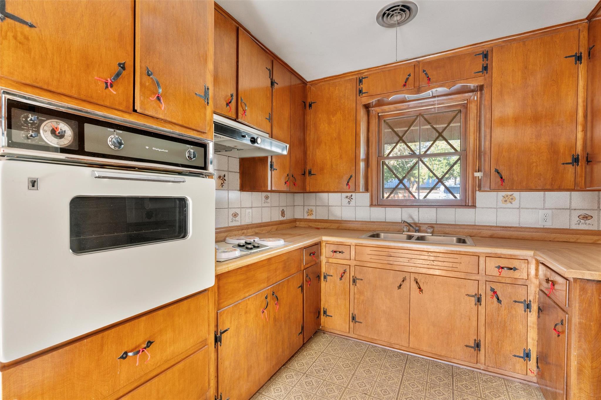 2907 Jones Rd, Sunset Valley, TX 78745