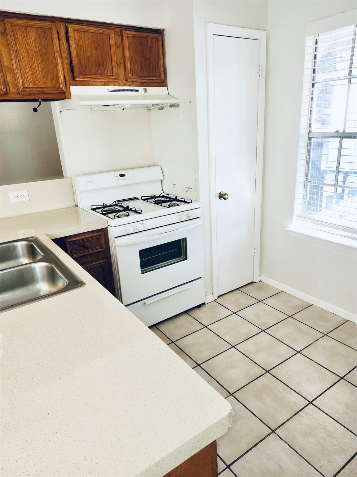 1922 Nicole Cir # B, Round Rock, TX 78664