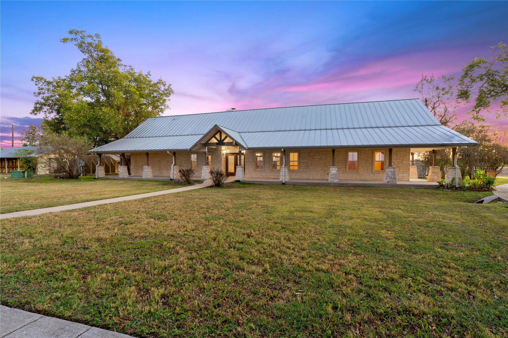 400 County Road 483, Taylor, TX 76574