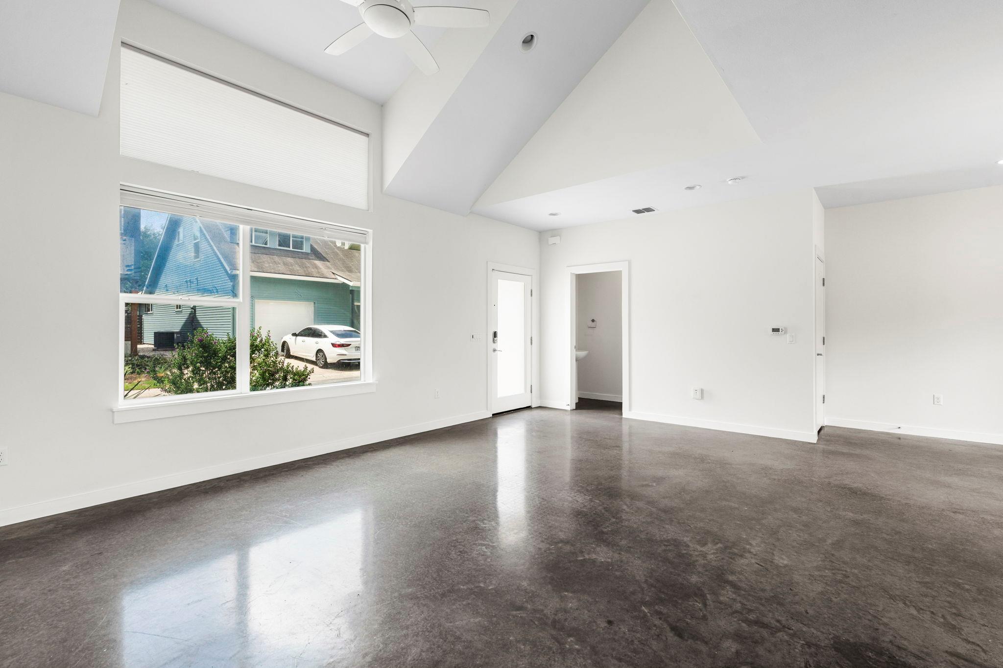 301 W STASSNEY Ln, Austin, TX 78745