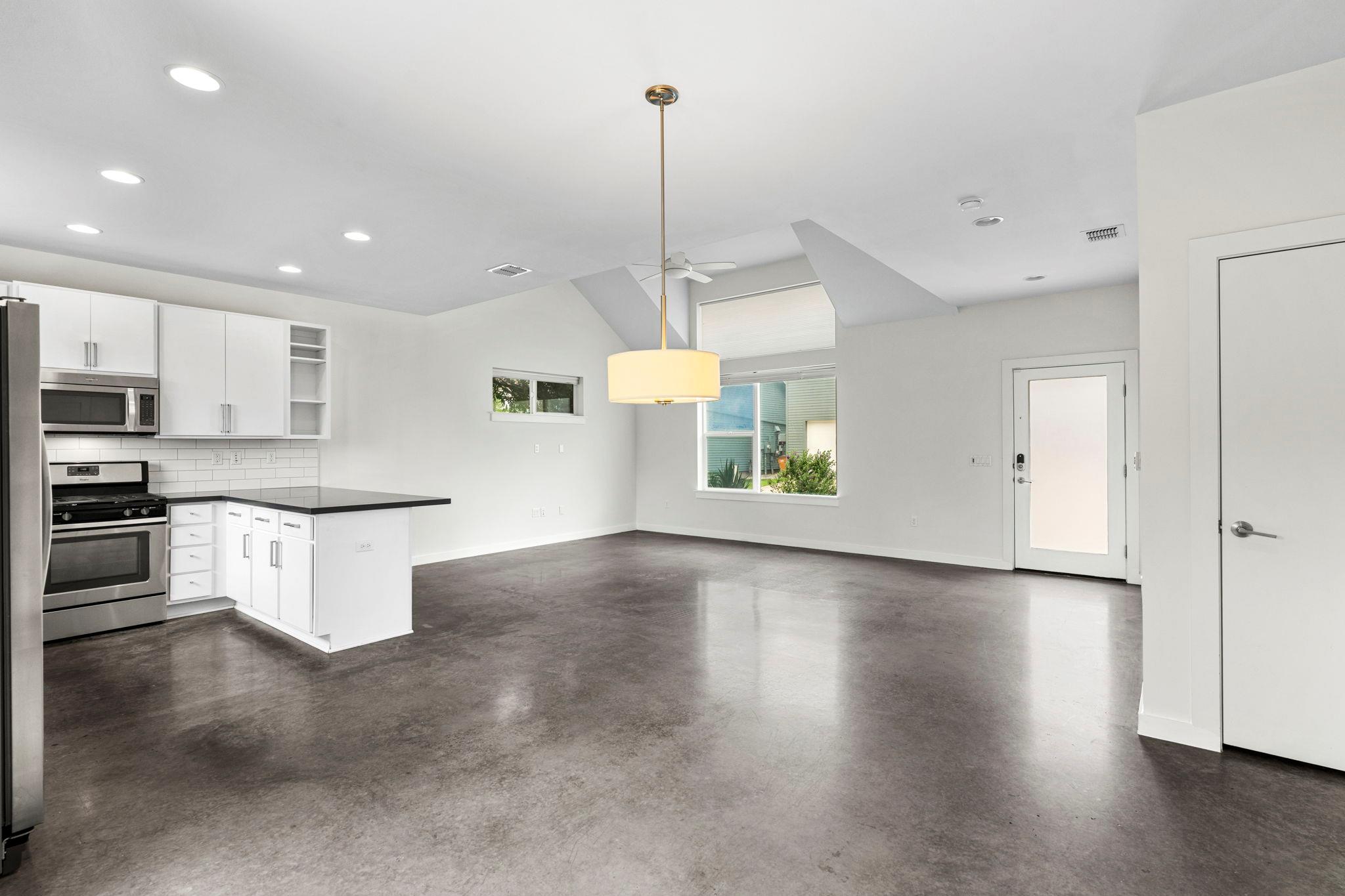 301 W STASSNEY Ln, Austin, TX 78745