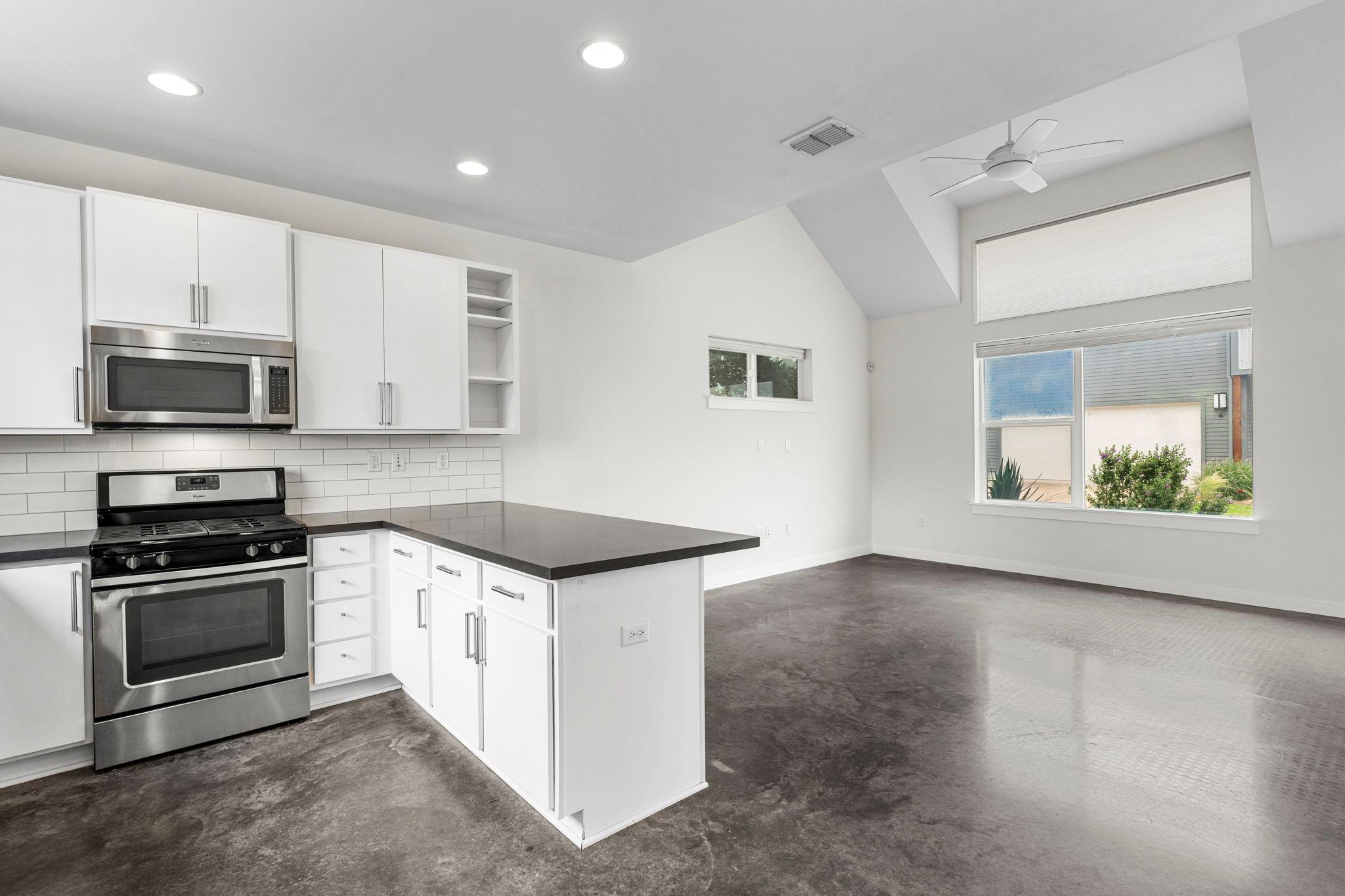 301 W STASSNEY Ln, Austin, TX 78745