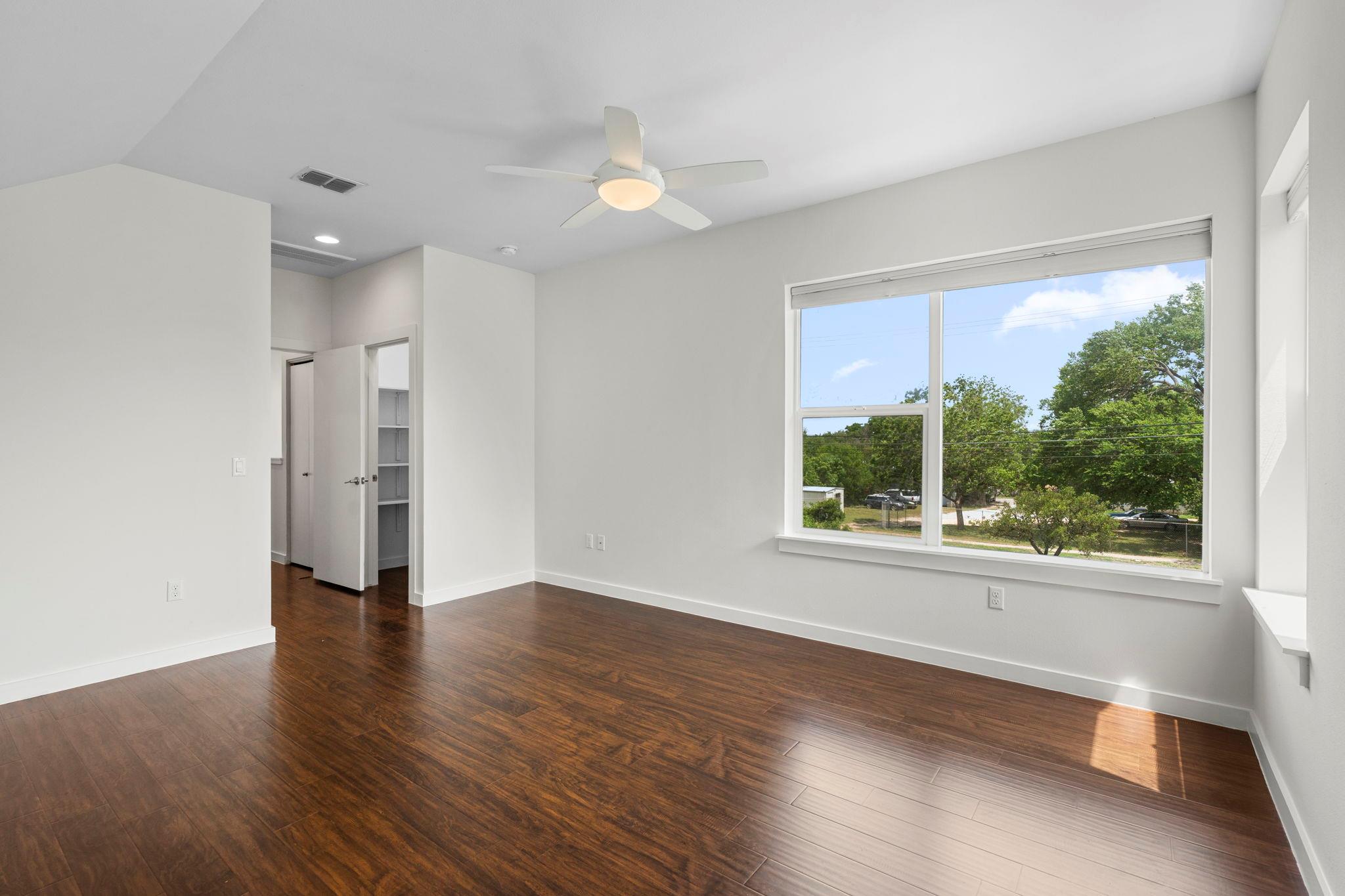 301 W STASSNEY Ln, Austin, TX 78745