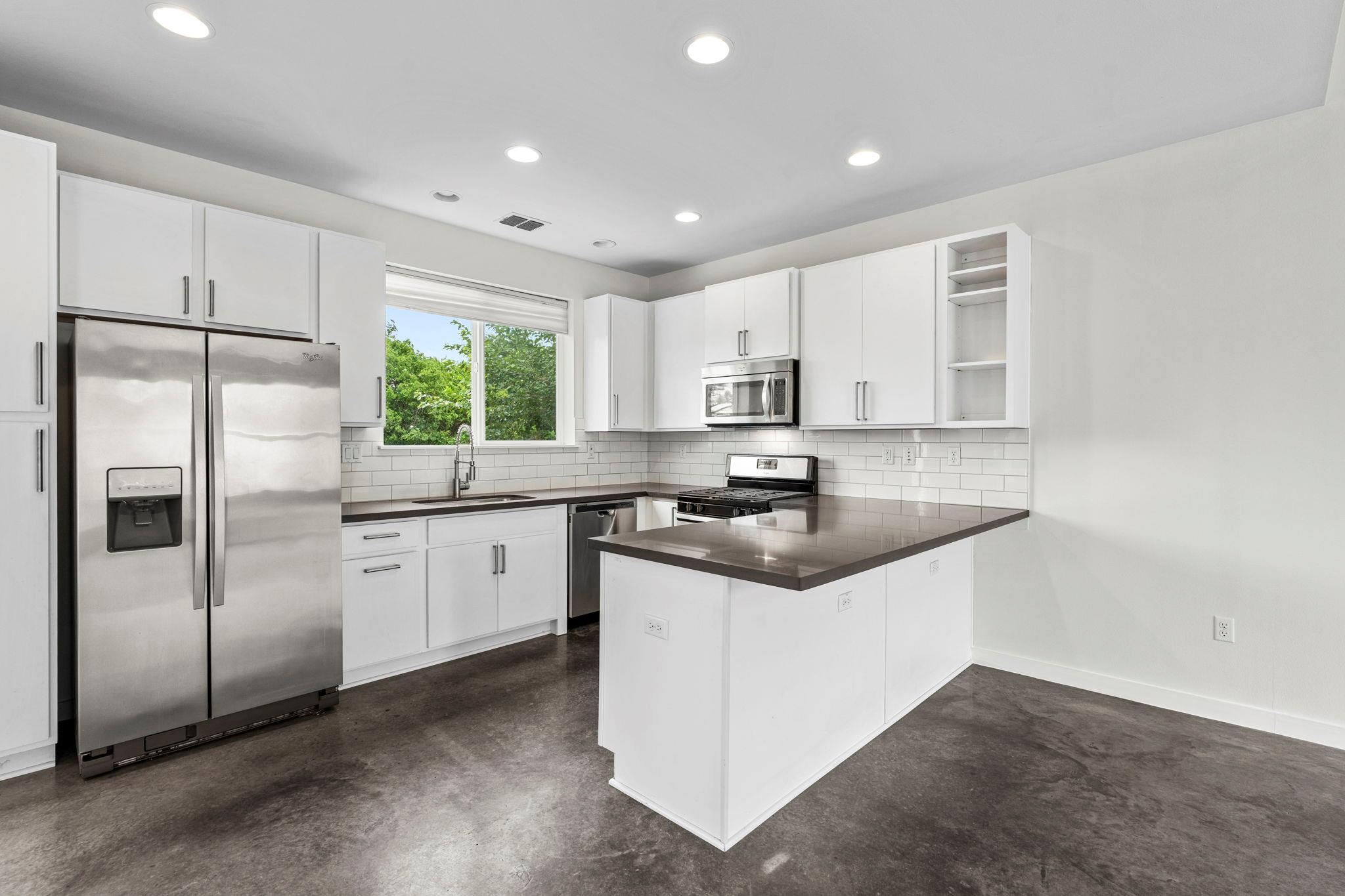 301 W STASSNEY Ln, Austin, TX 78745