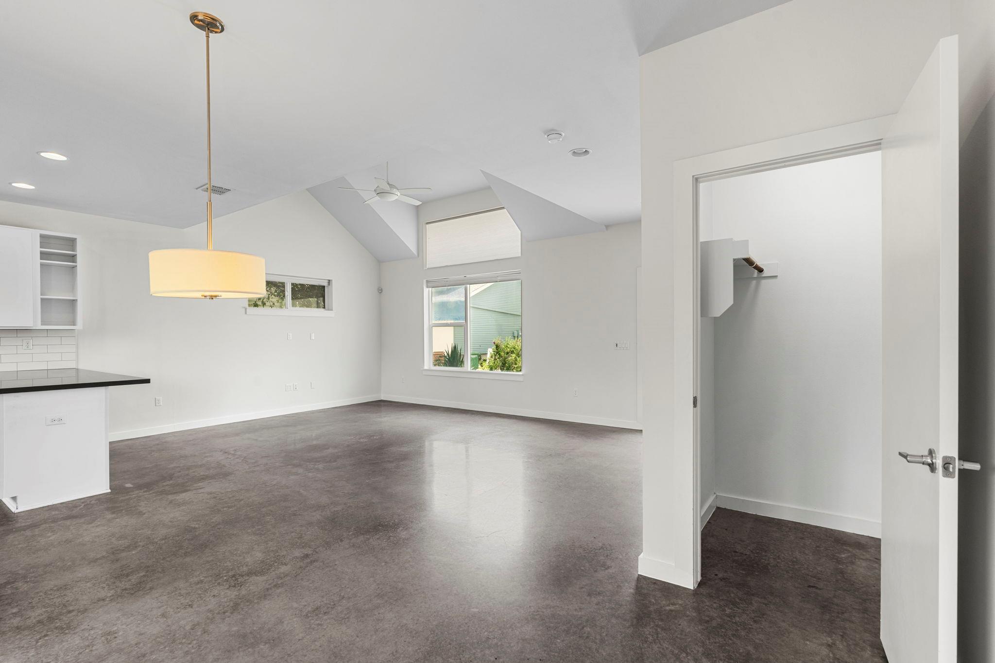 301 W STASSNEY Ln, Austin, TX 78745