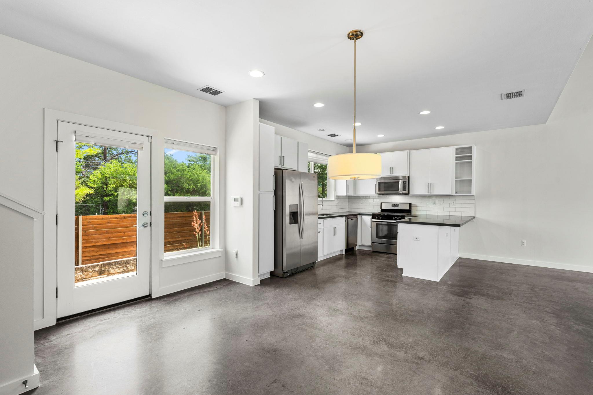 301 W STASSNEY Ln, Austin, TX 78745