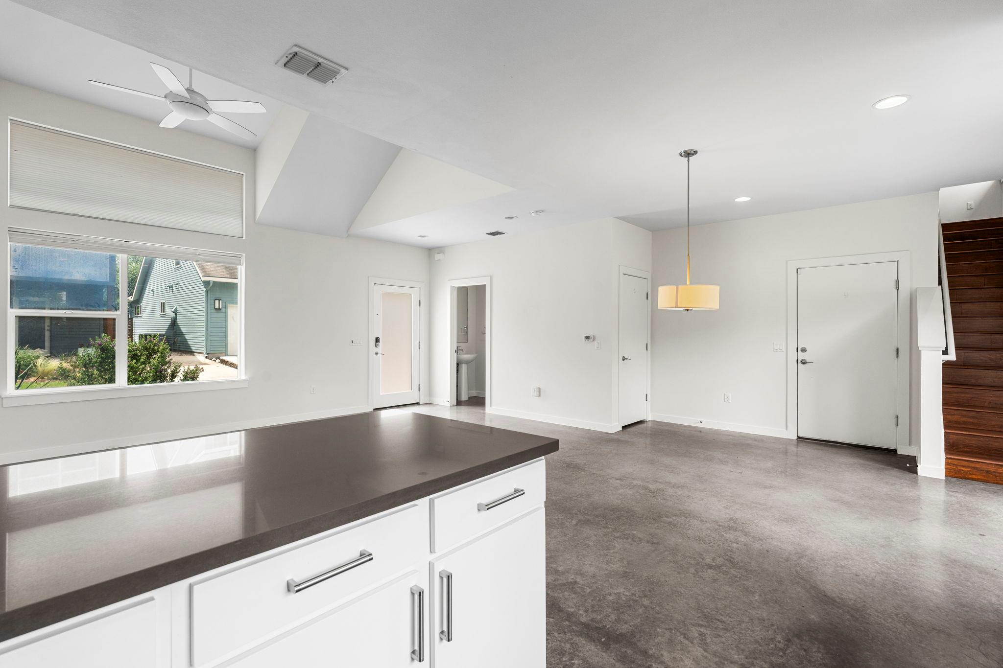 301 W STASSNEY Ln, Austin, TX 78745