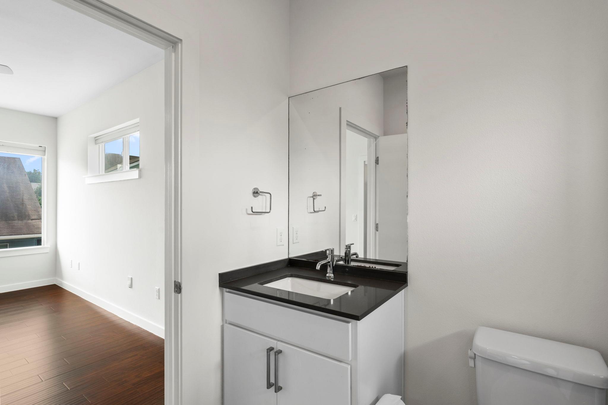 301 W STASSNEY Ln, Austin, TX 78745