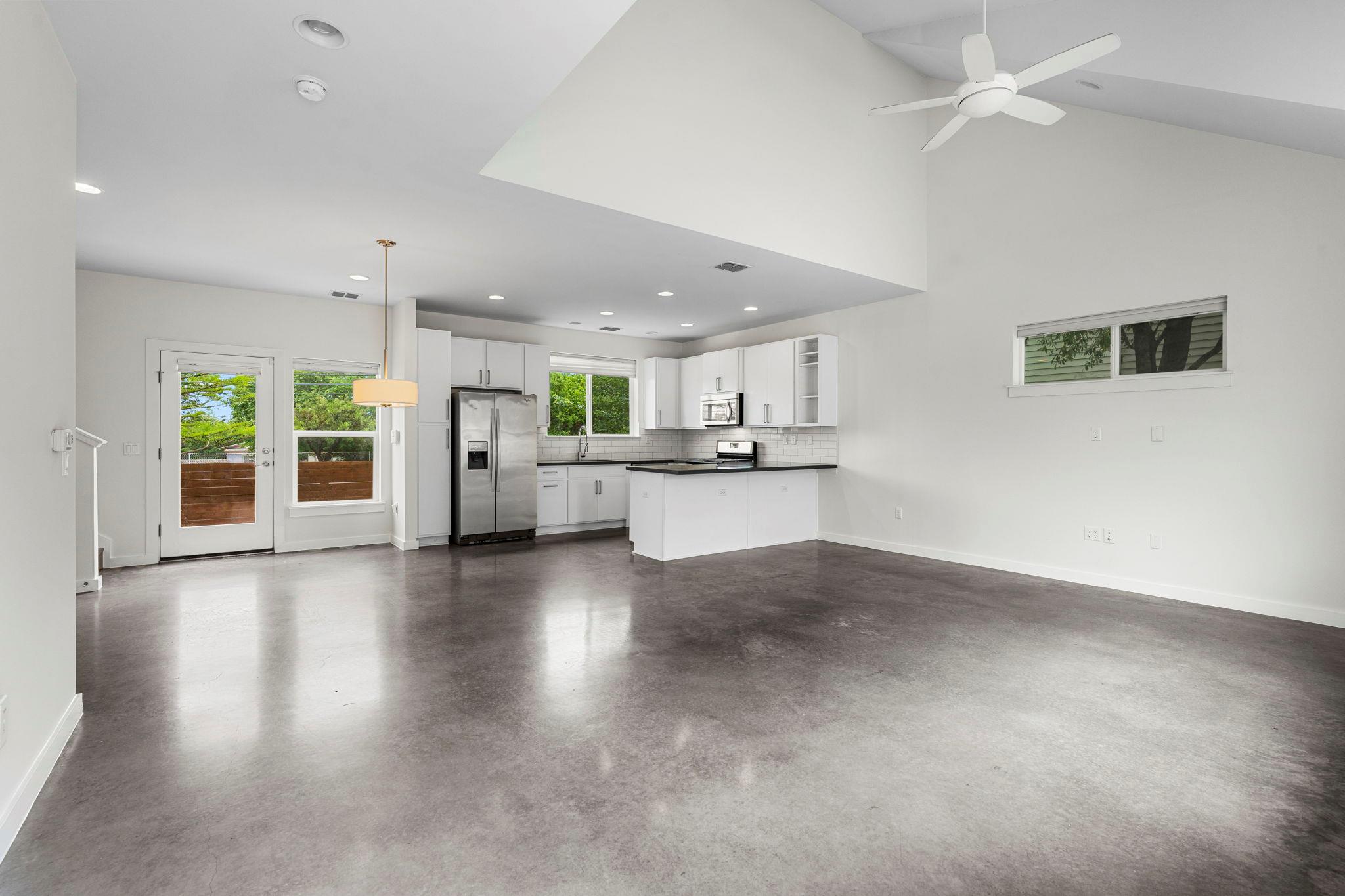 301 W STASSNEY Ln, Austin, TX 78745