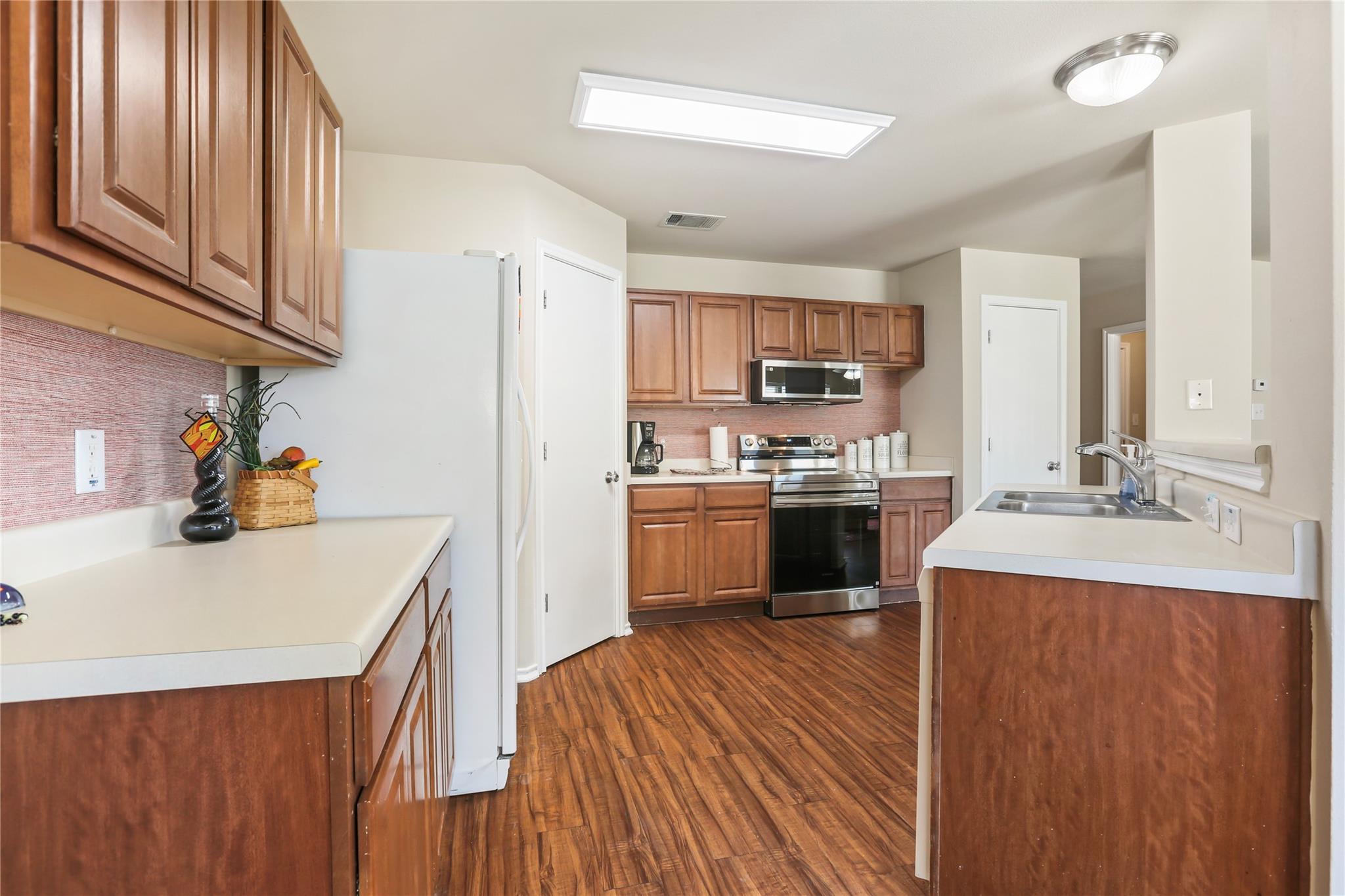 906 Brook Meadow Cv, Georgetown, TX 78626