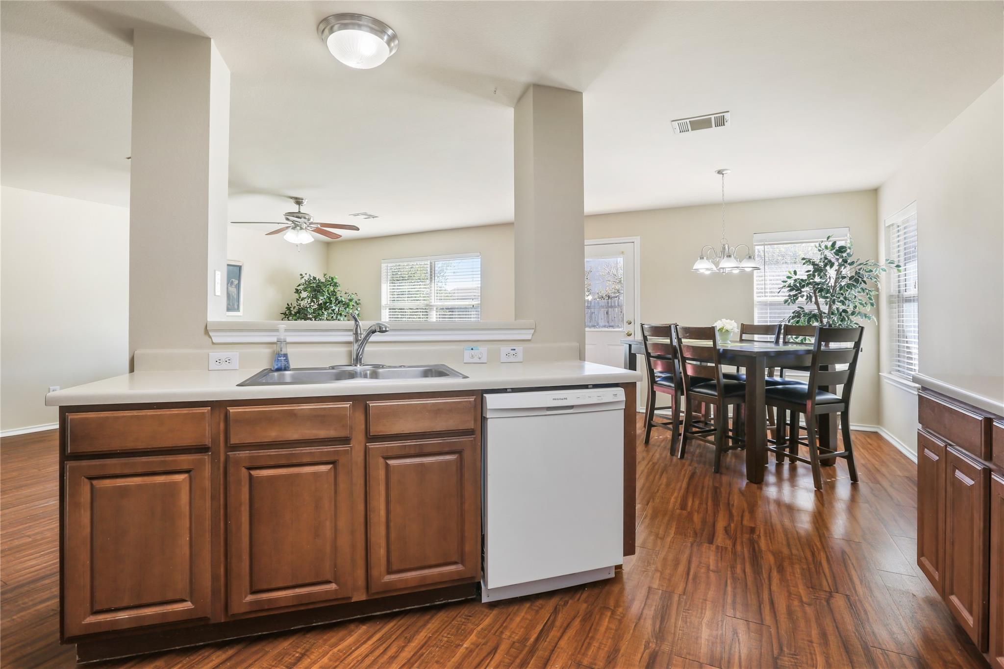 906 Brook Meadow Cv, Georgetown, TX 78626