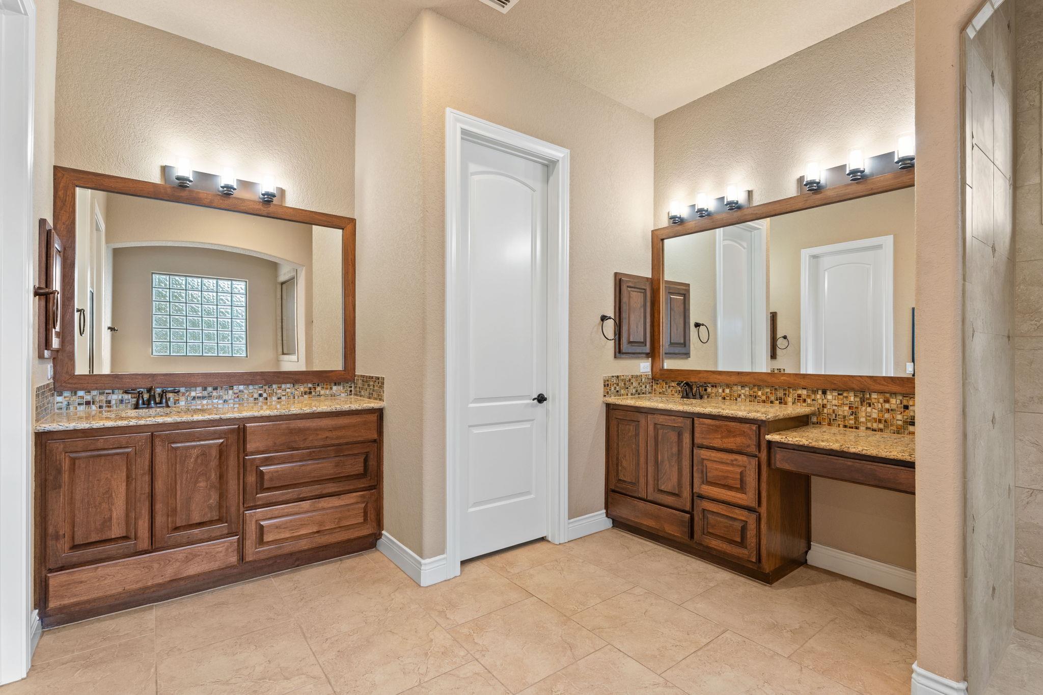 1073 Las Brisas Dr, Canyon Lake, TX 78133