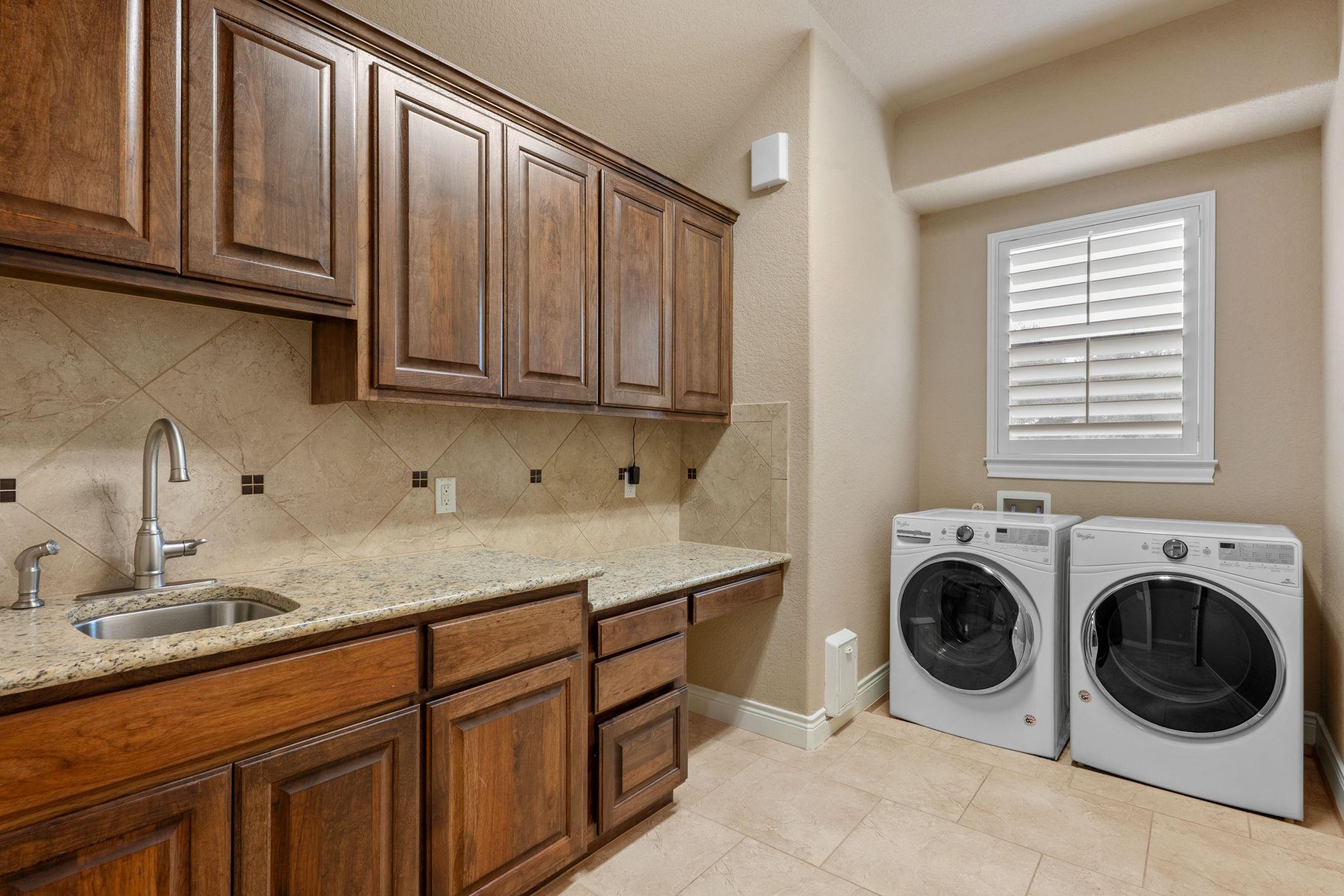 1073 Las Brisas Dr, Canyon Lake, TX 78133