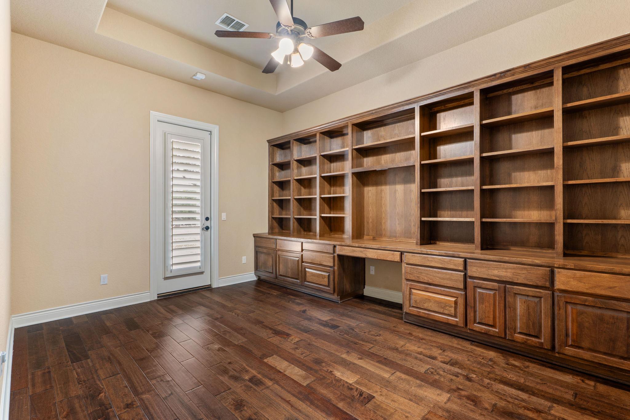 1073 Las Brisas Dr, Canyon Lake, TX 78133