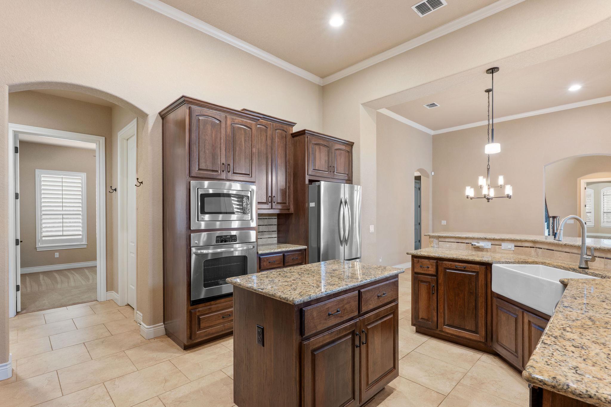 1073 Las Brisas Dr, Canyon Lake, TX 78133