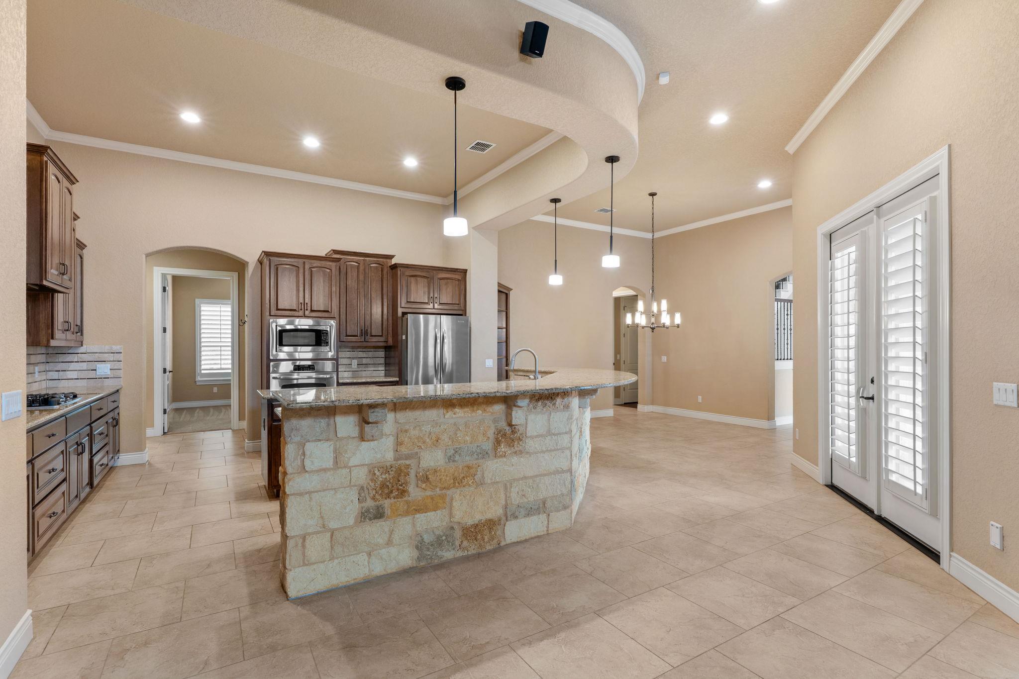 1073 Las Brisas Dr, Canyon Lake, TX 78133