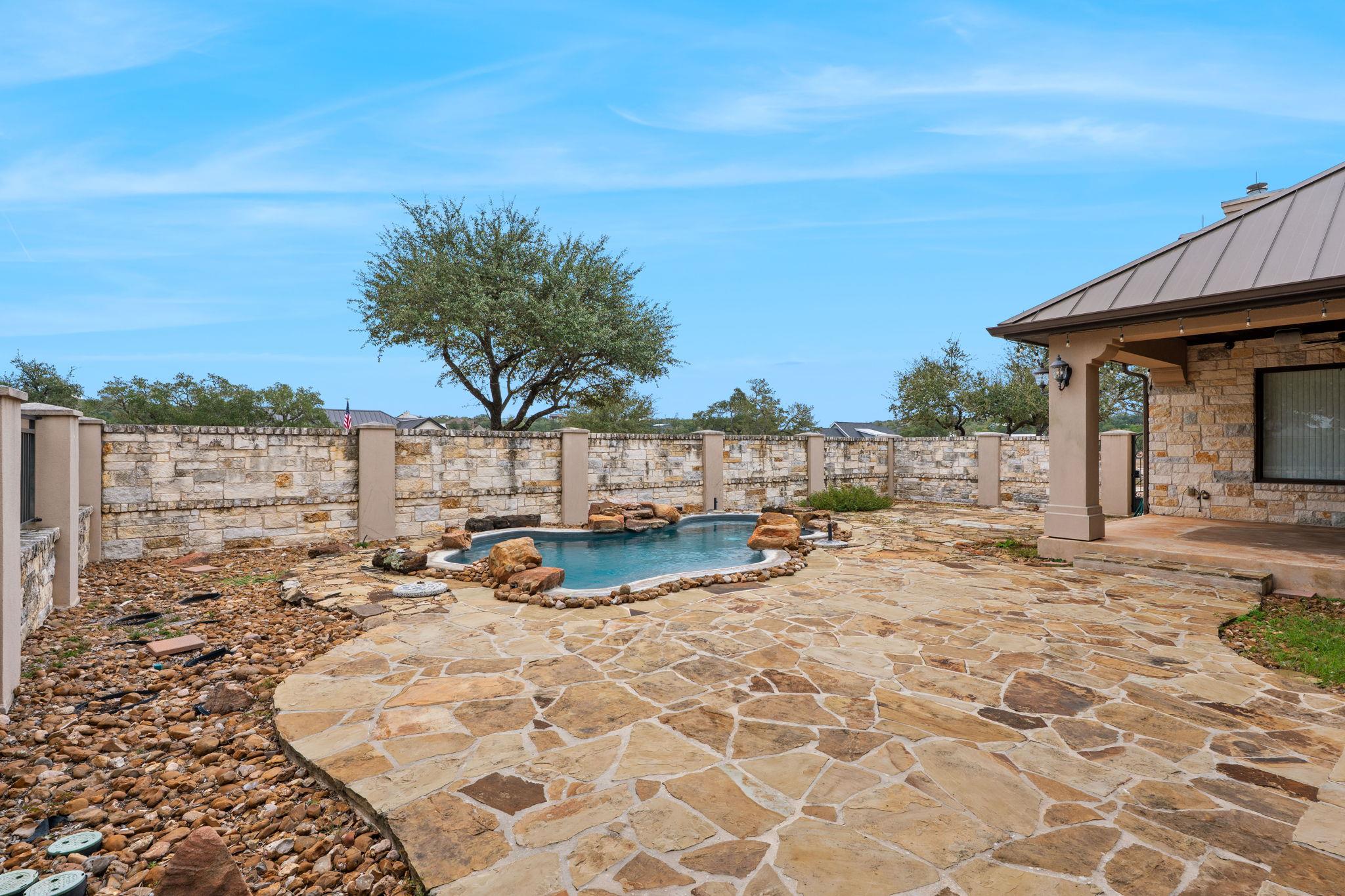 1073 Las Brisas Dr, Canyon Lake, TX 78133