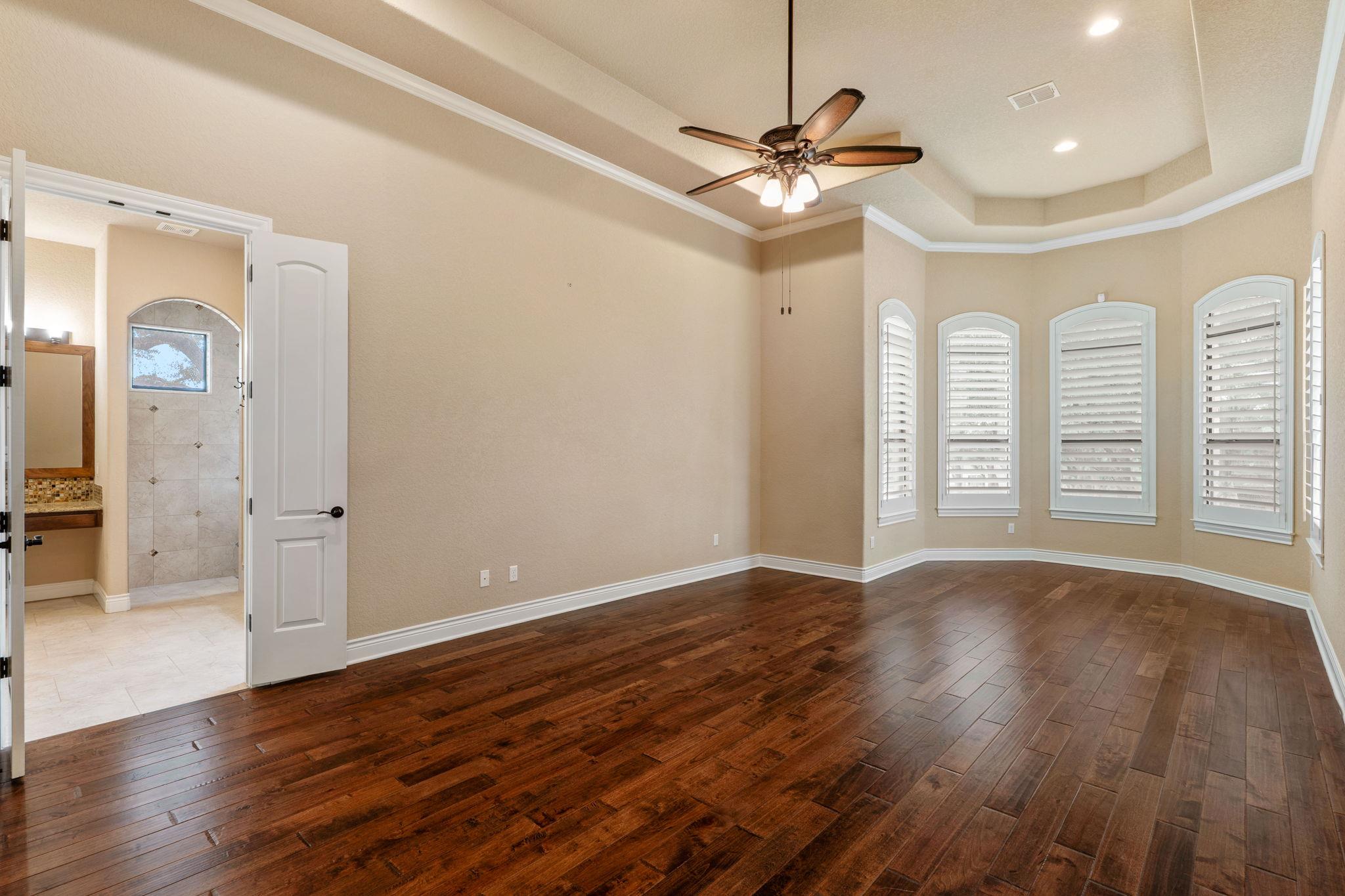 1073 Las Brisas Dr, Canyon Lake, TX 78133