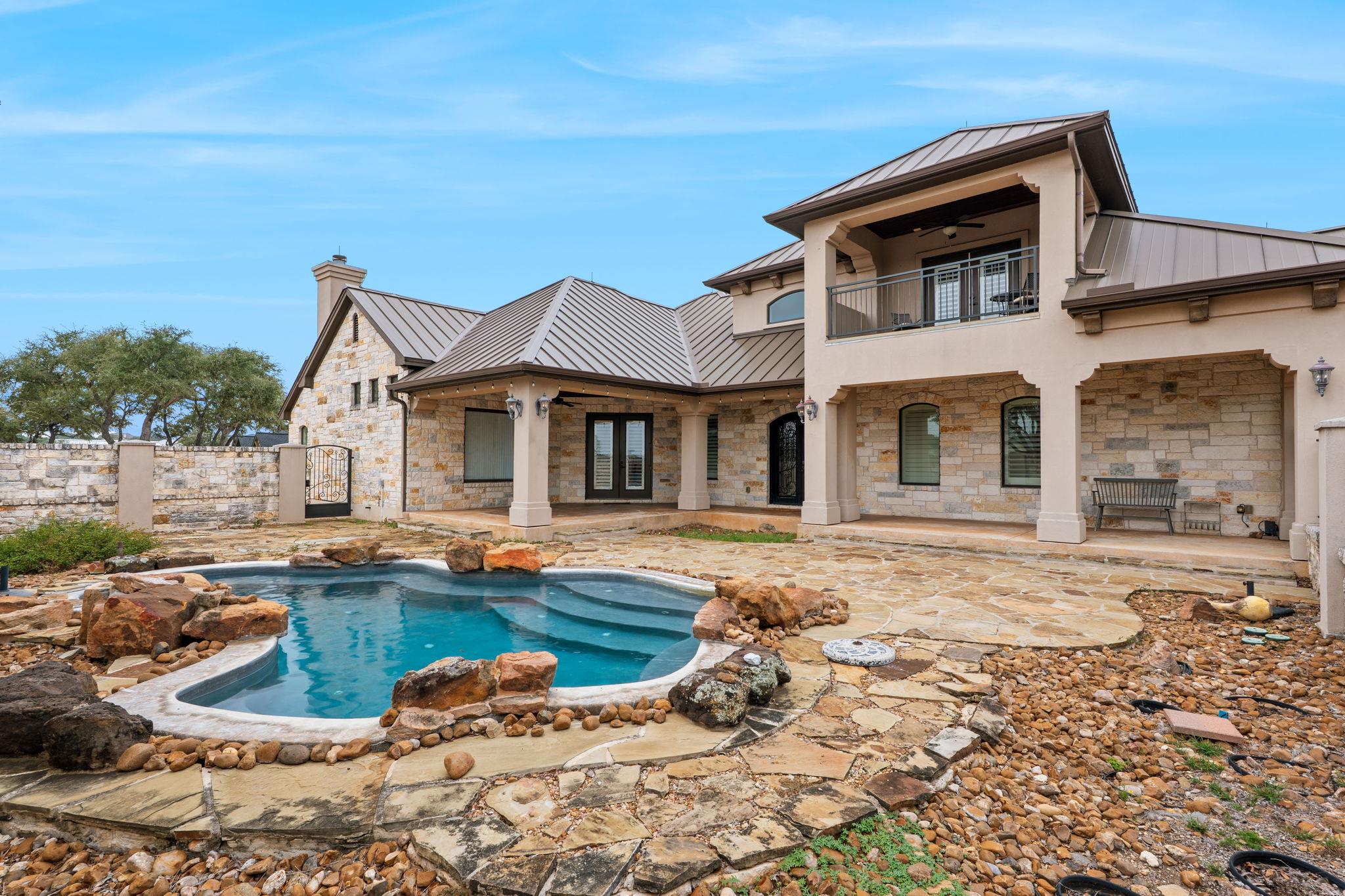 1073 Las Brisas Dr, Canyon Lake, TX 78133