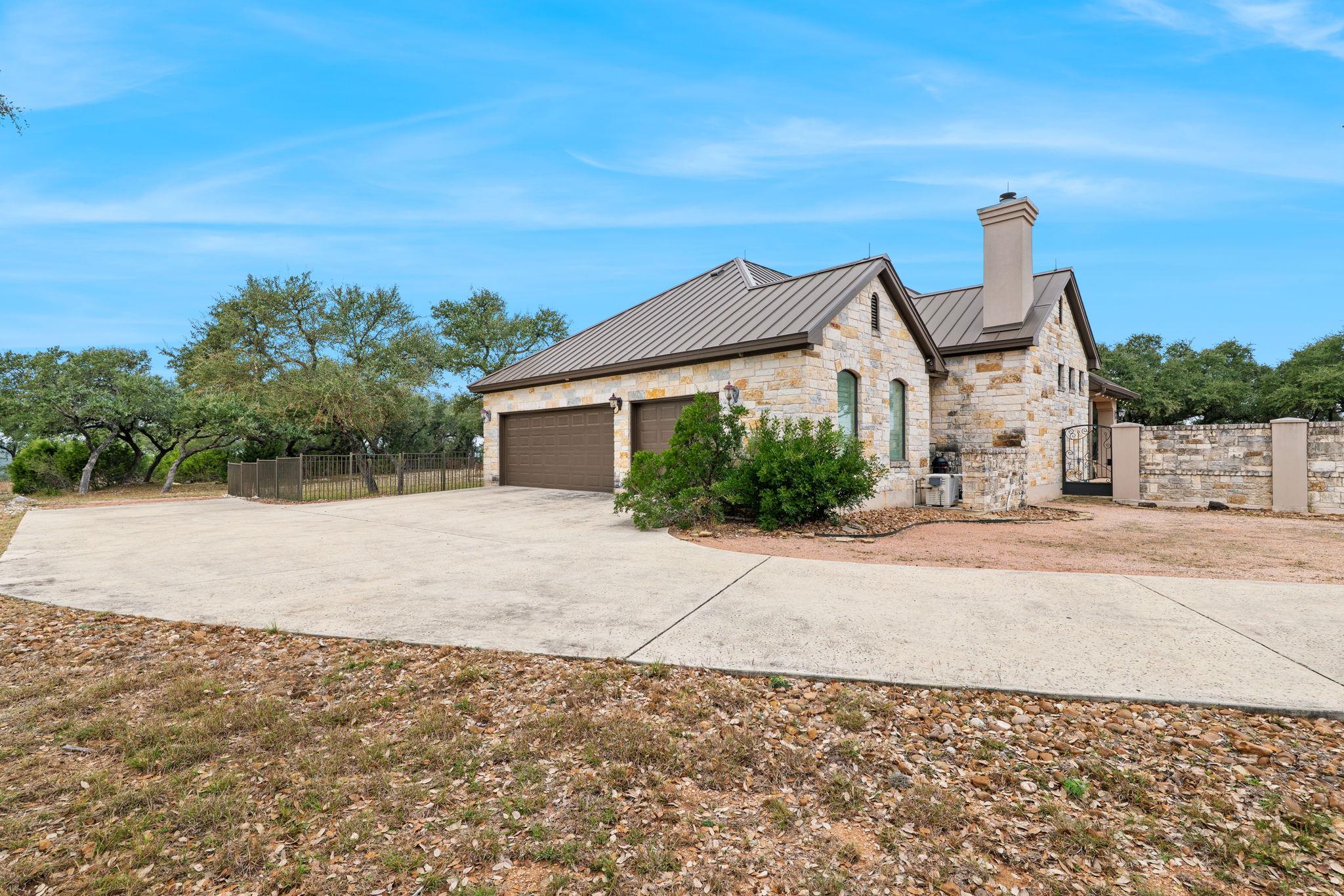1073 Las Brisas Dr, Canyon Lake, TX 78133