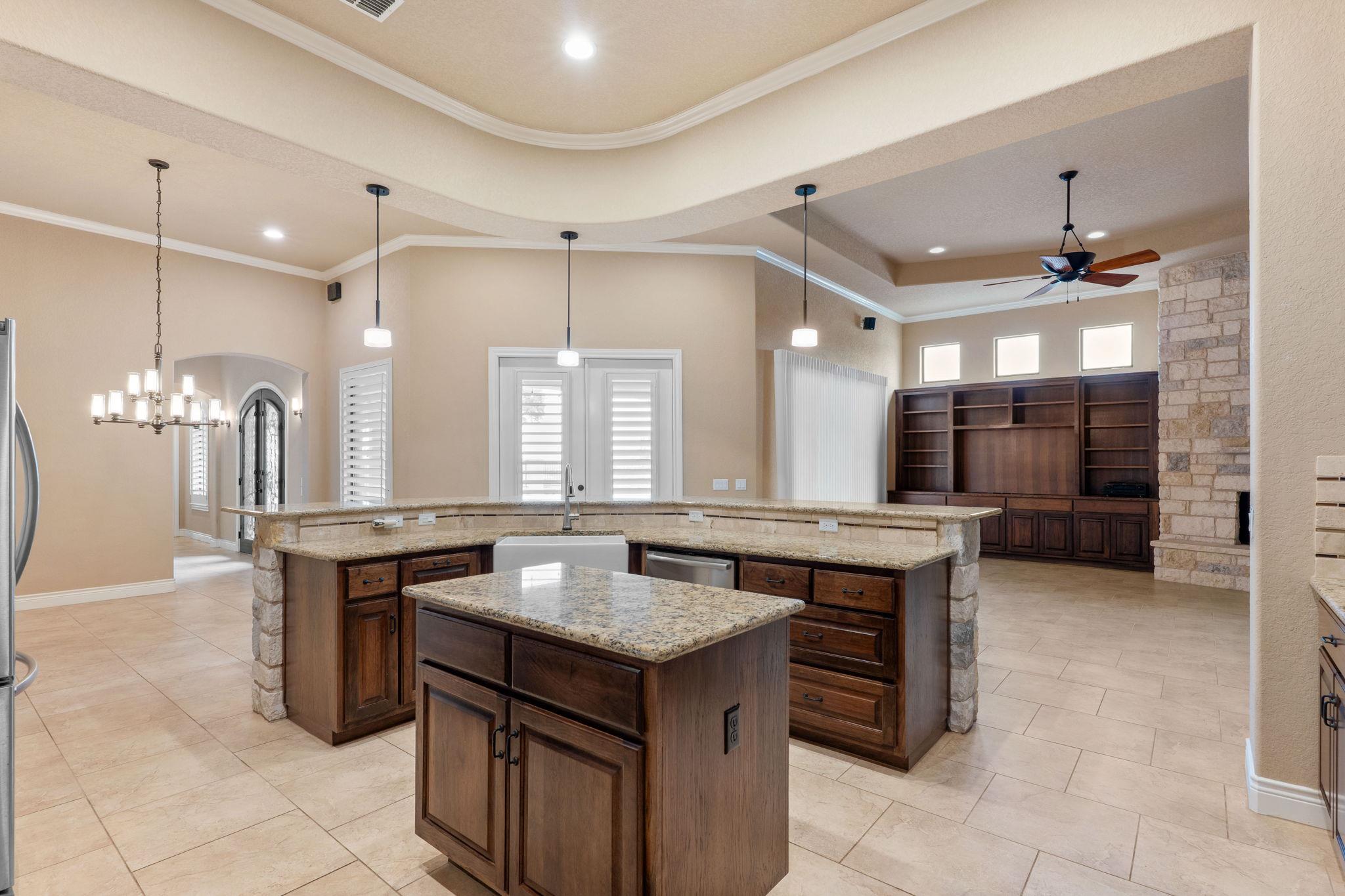 1073 Las Brisas Dr, Canyon Lake, TX 78133