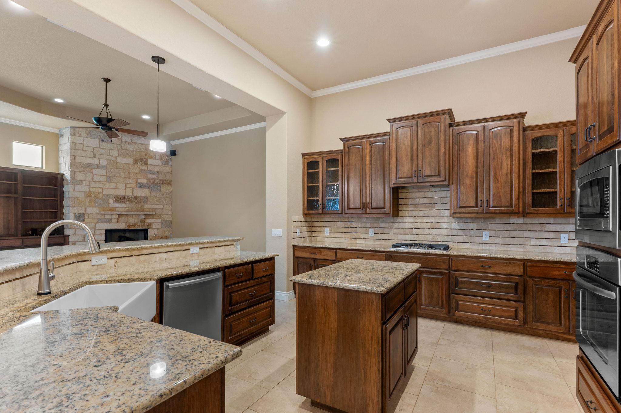 1073 Las Brisas Dr, Canyon Lake, TX 78133