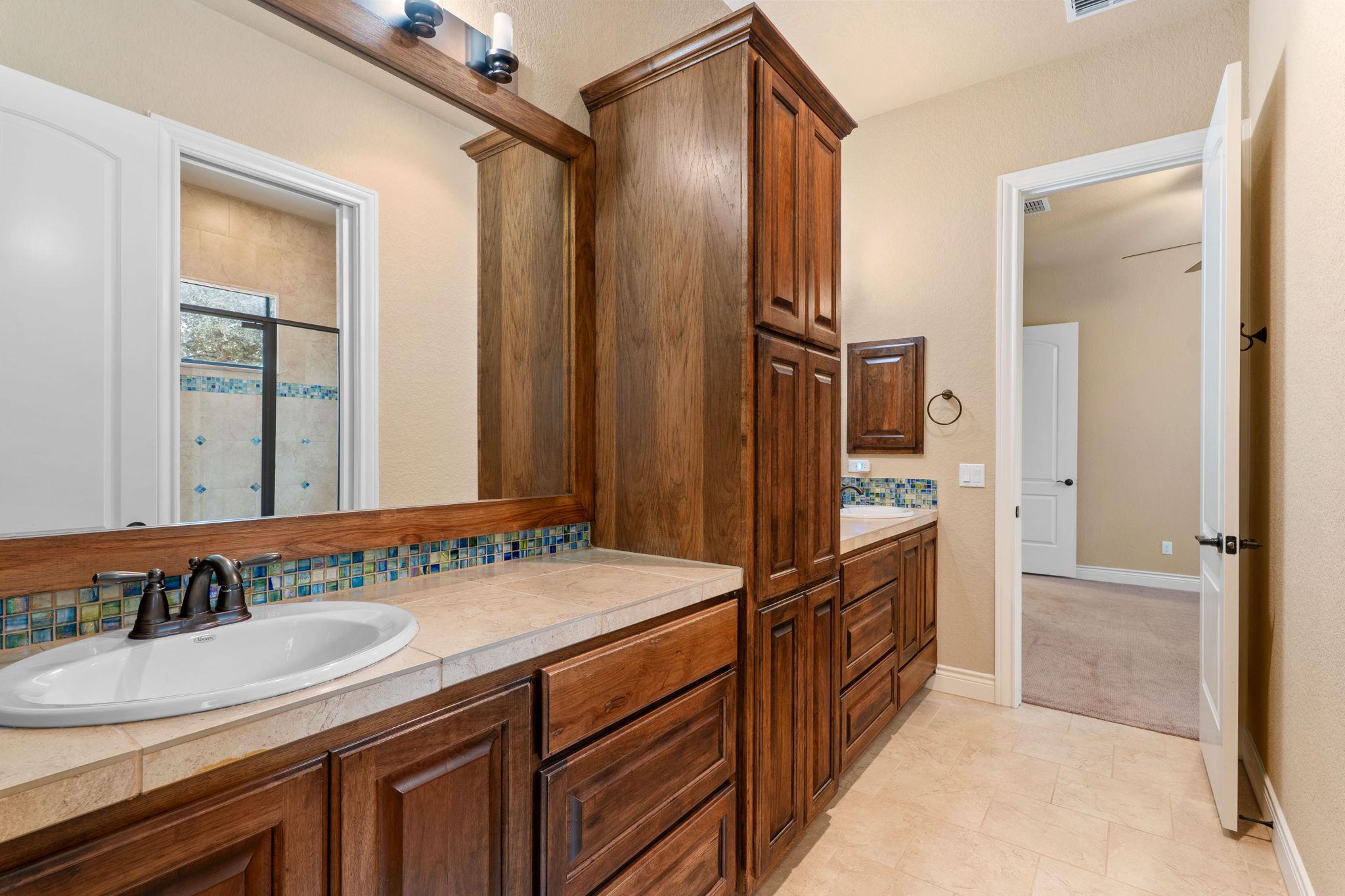 1073 Las Brisas Dr, Canyon Lake, TX 78133