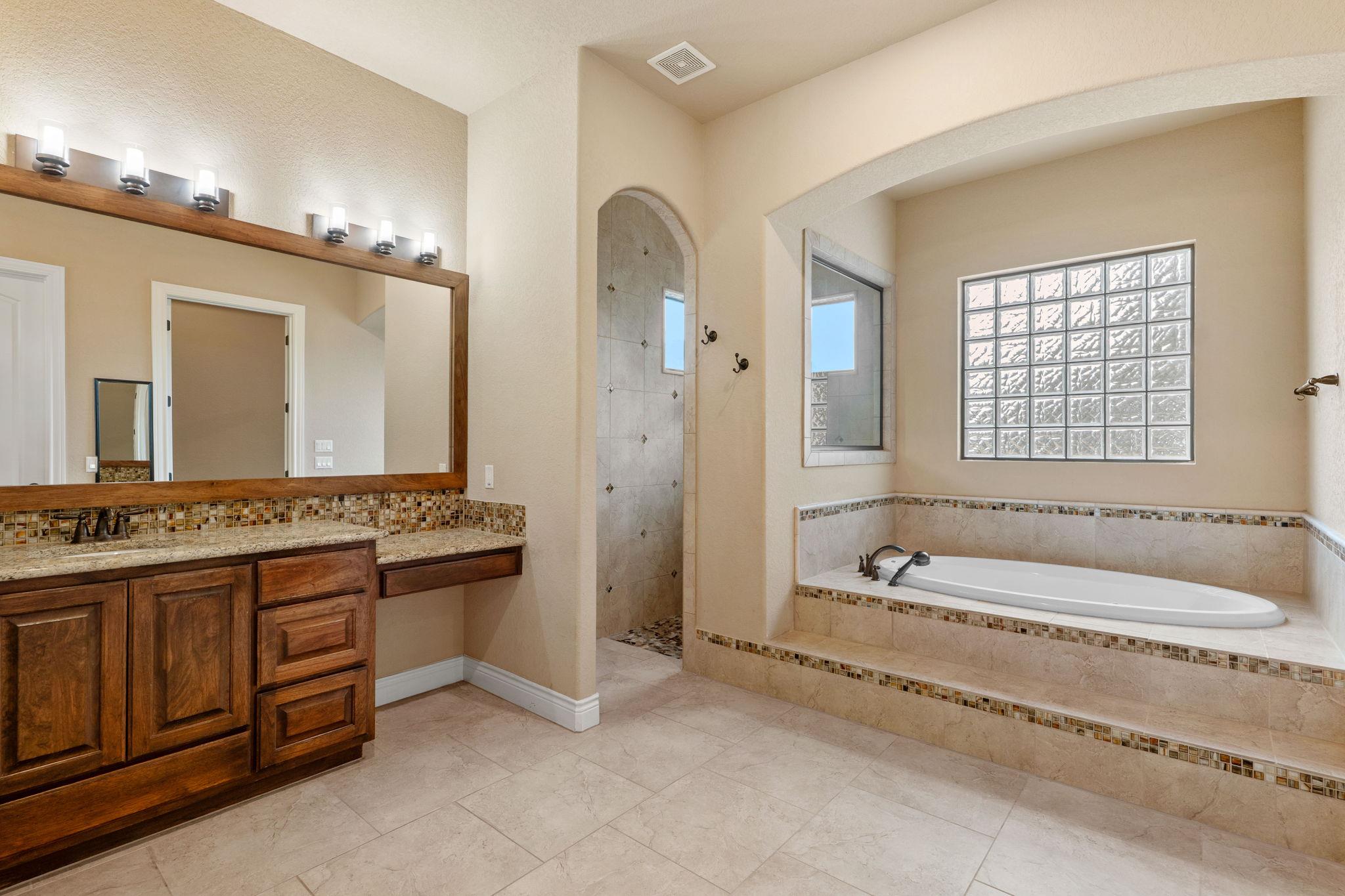 1073 Las Brisas Dr, Canyon Lake, TX 78133