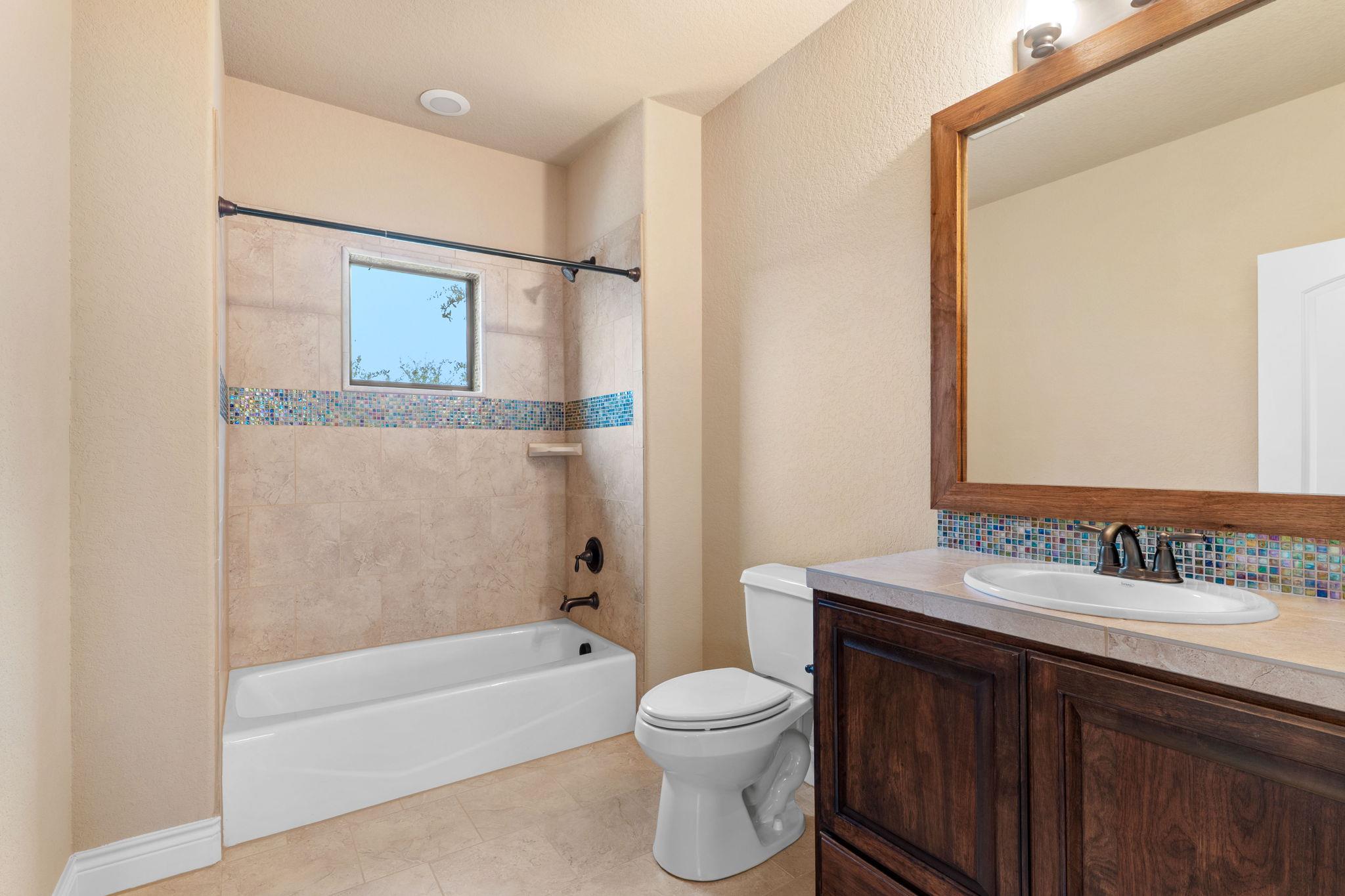 1073 Las Brisas Dr, Canyon Lake, TX 78133