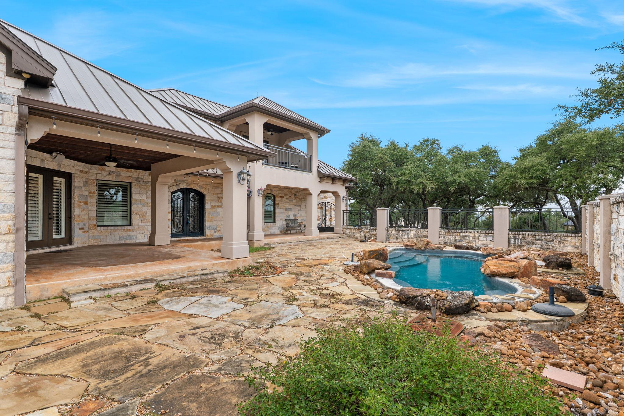 1073 Las Brisas Dr, Canyon Lake, TX 78133