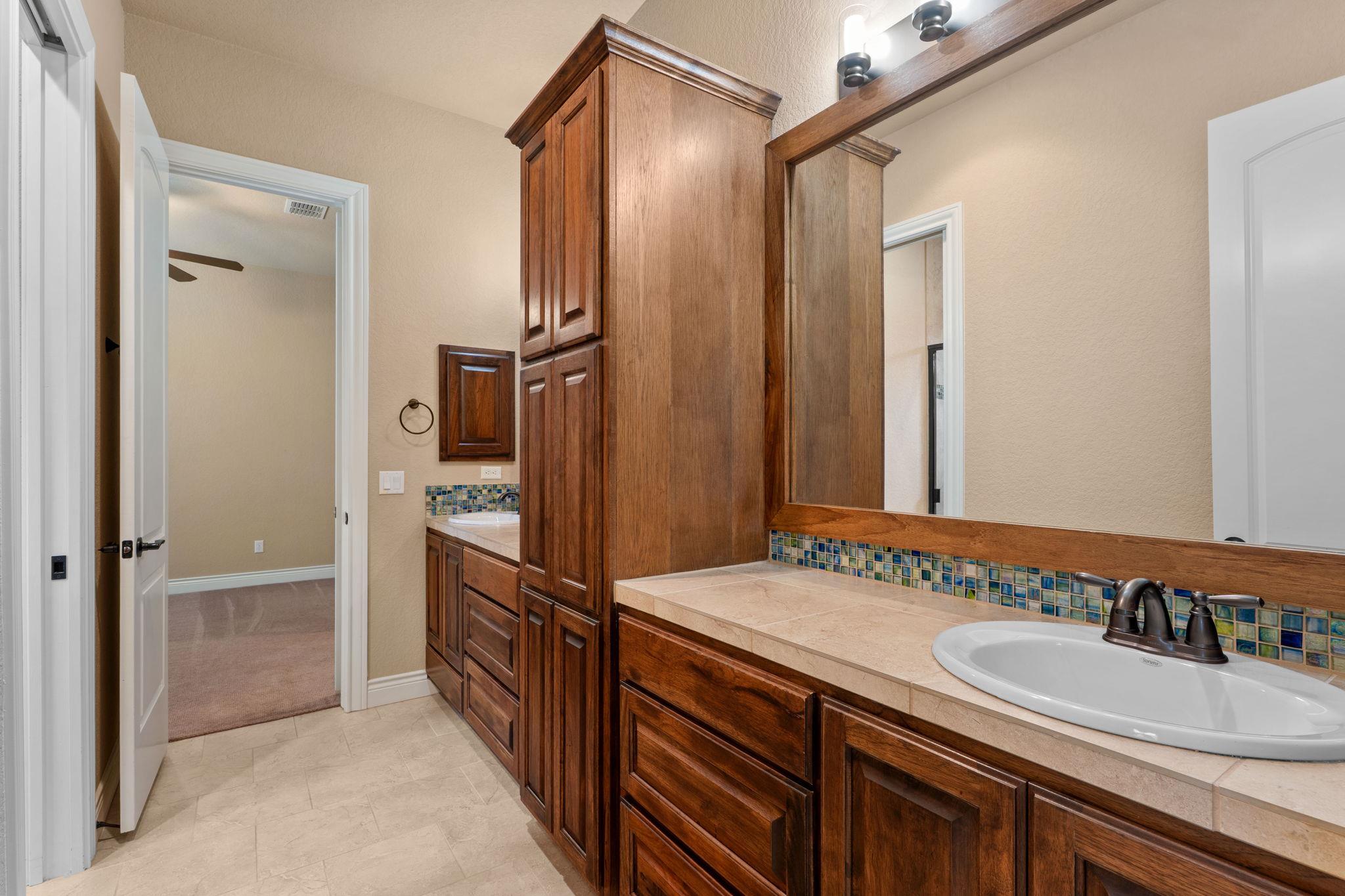 1073 Las Brisas Dr, Canyon Lake, TX 78133