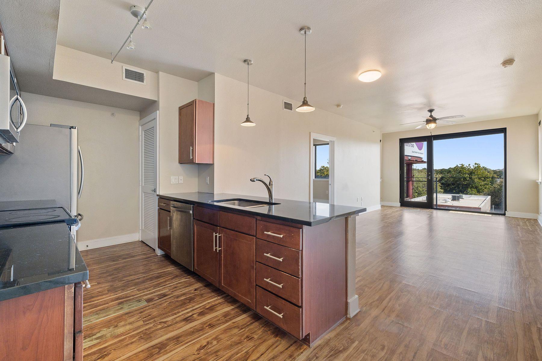 3016 Guadalupe St # 303, Austin, TX 78705