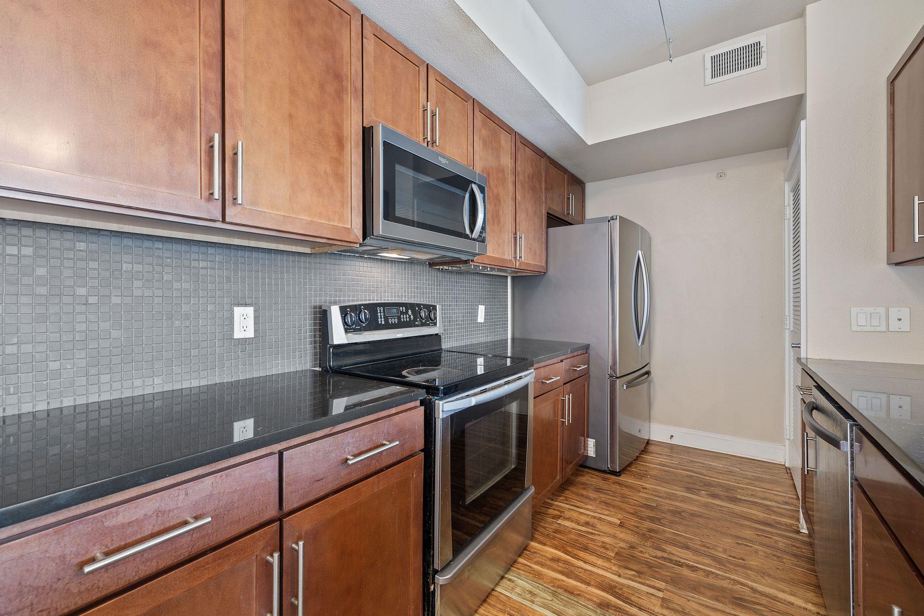 3016 Guadalupe St # 303, Austin, TX 78705